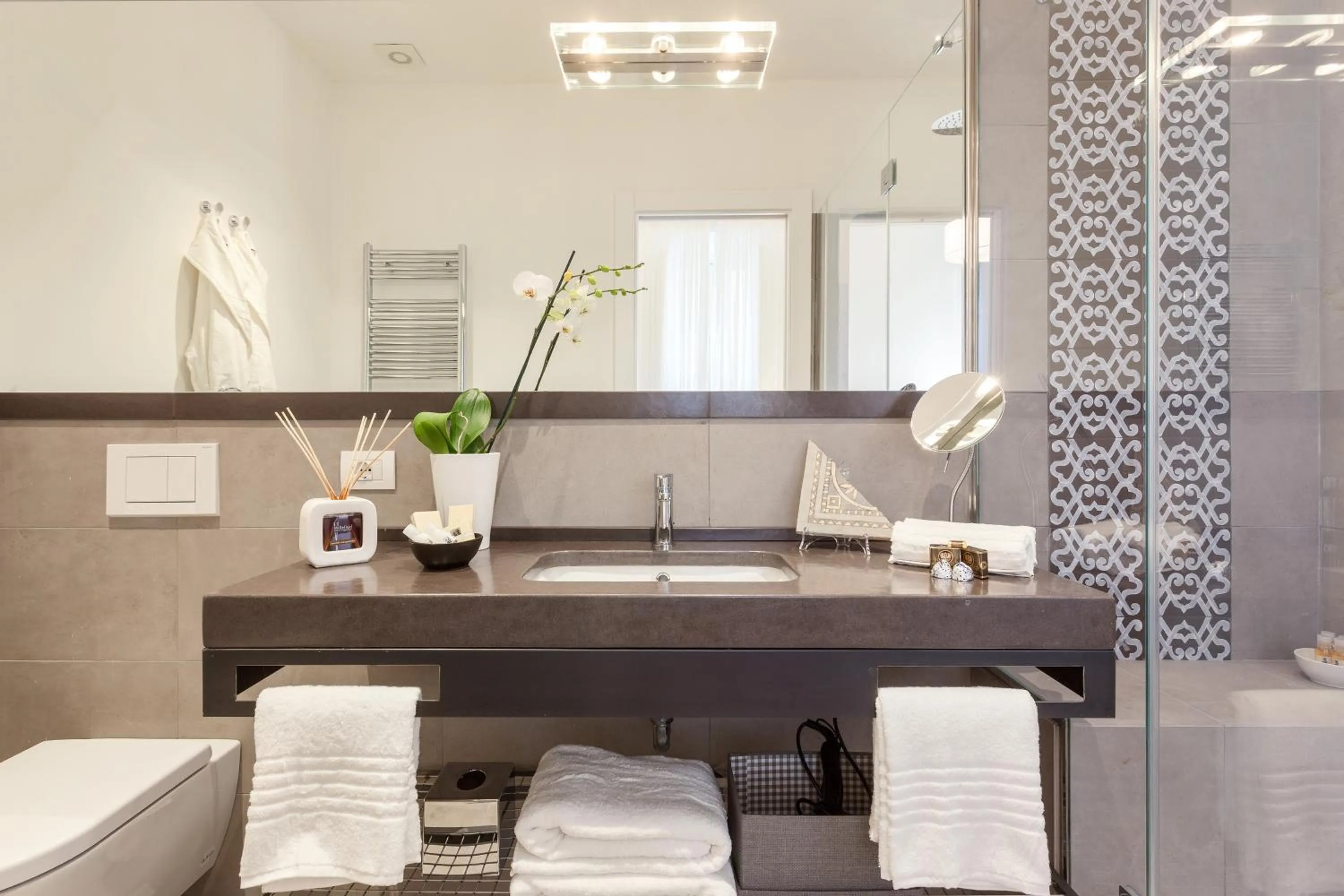 Bathroom in 504 Corso Suites