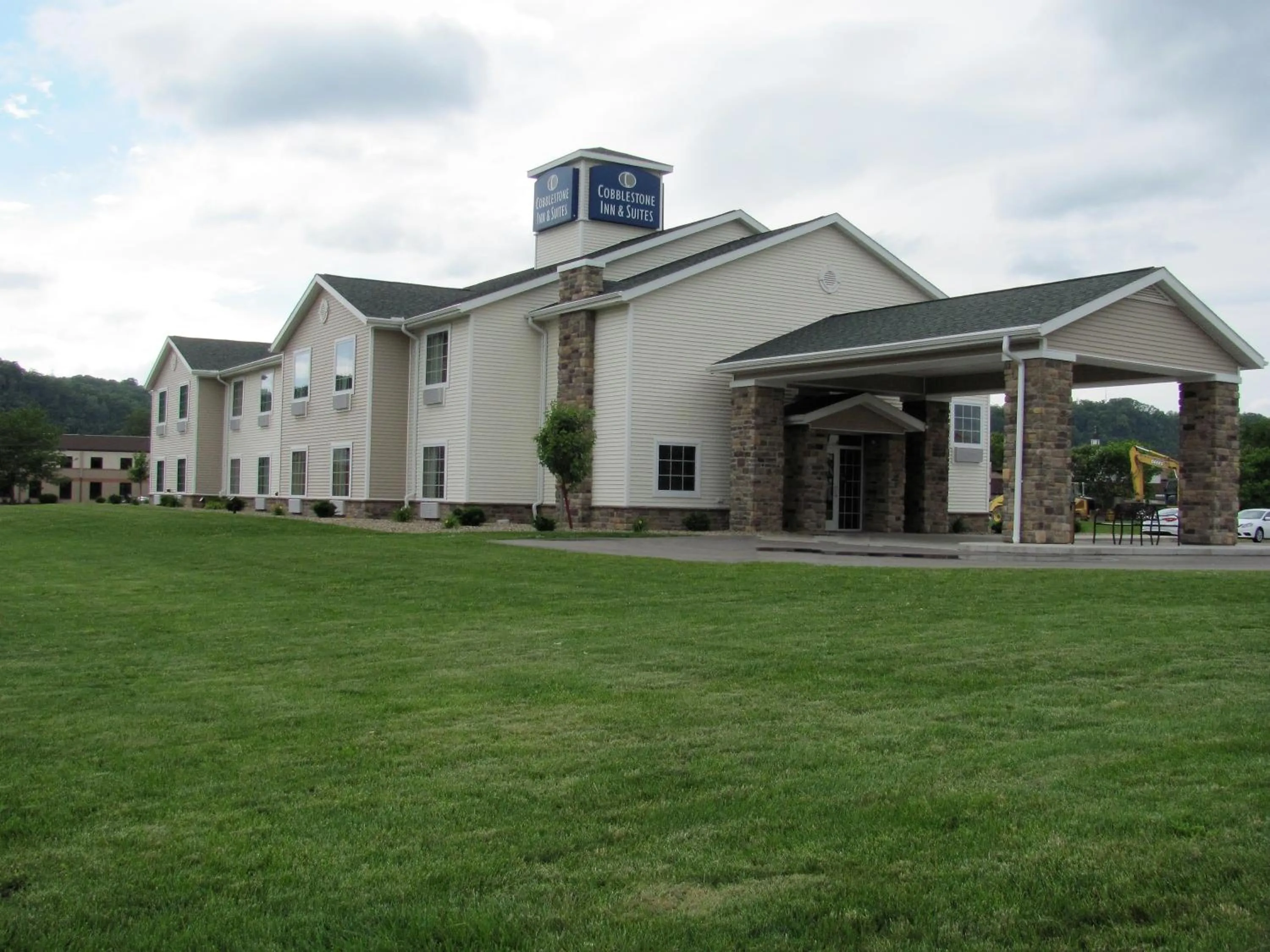 Property building in Cobblestone Inn & Suites - Ambridge