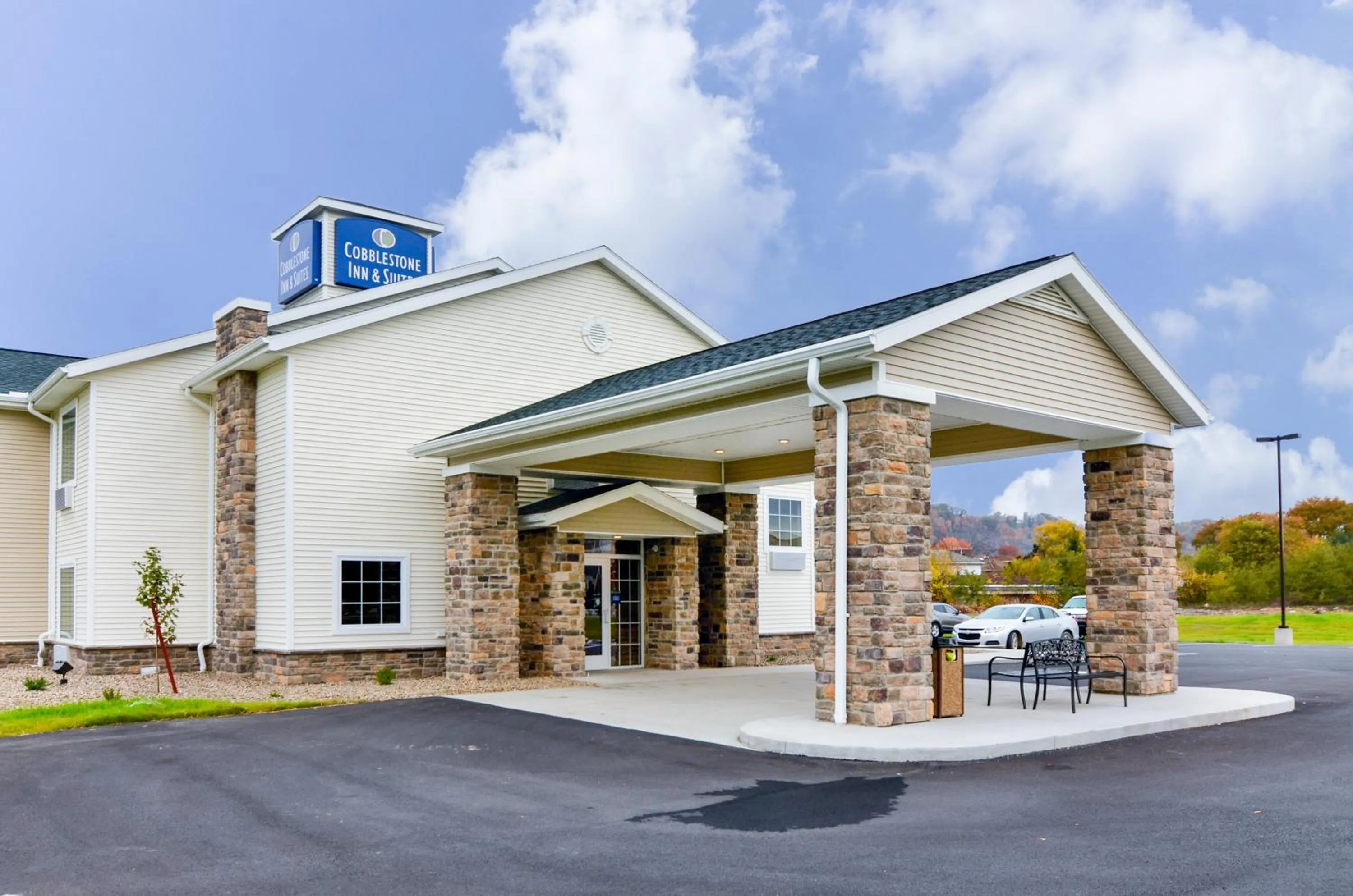 Property building in Cobblestone Inn & Suites - Ambridge