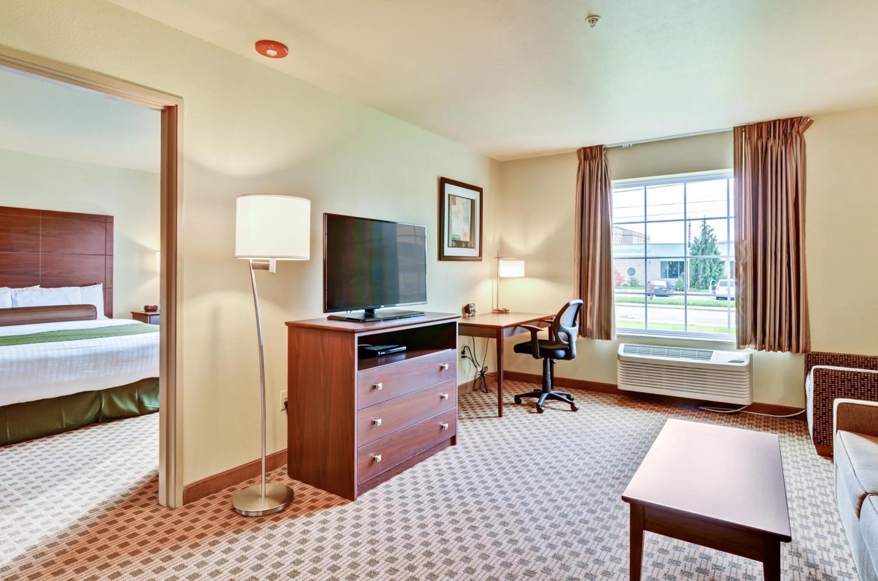 Bed in Cobblestone Inn & Suites - Ambridge
