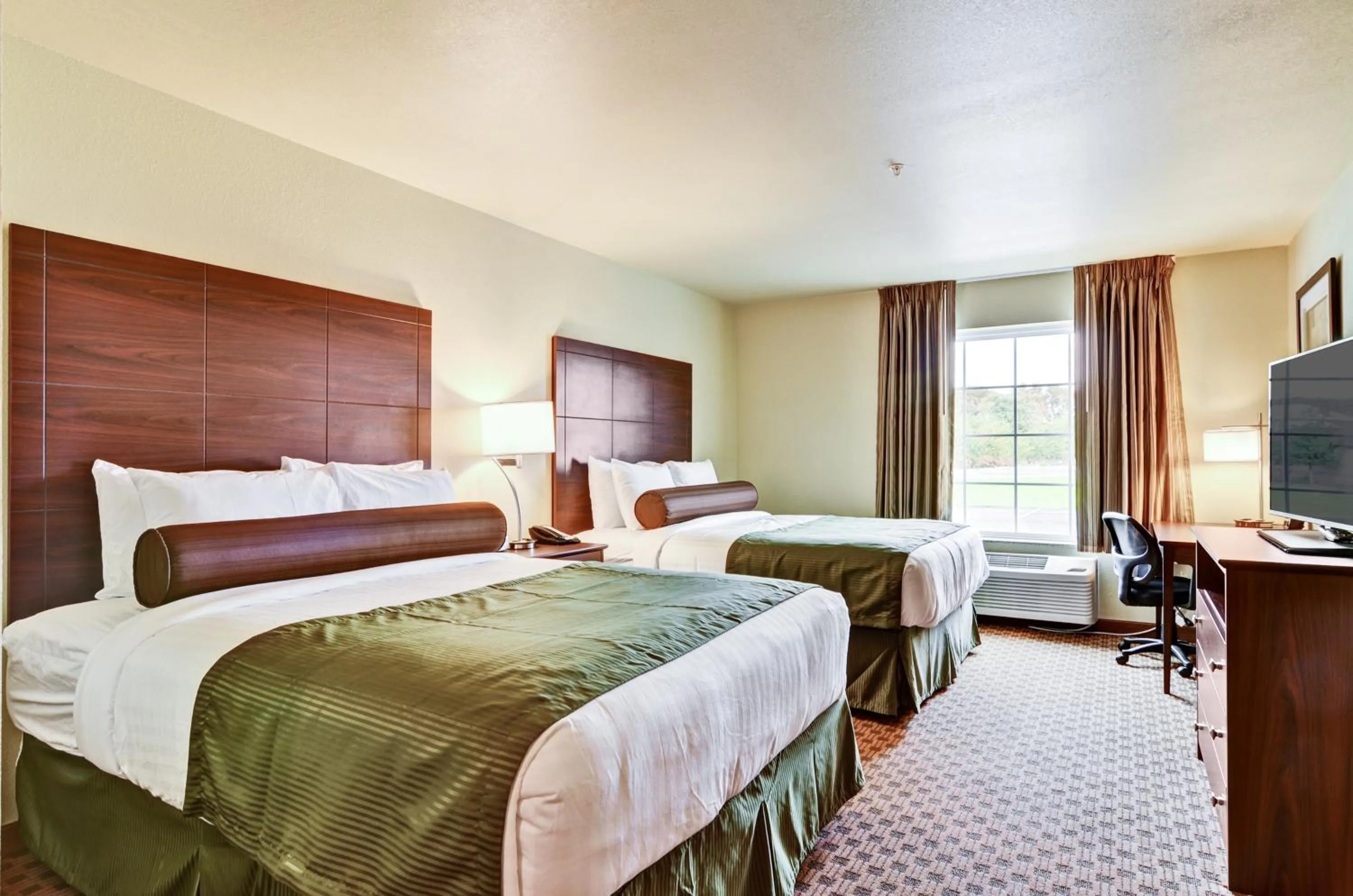 Bed in Cobblestone Inn & Suites - Ambridge