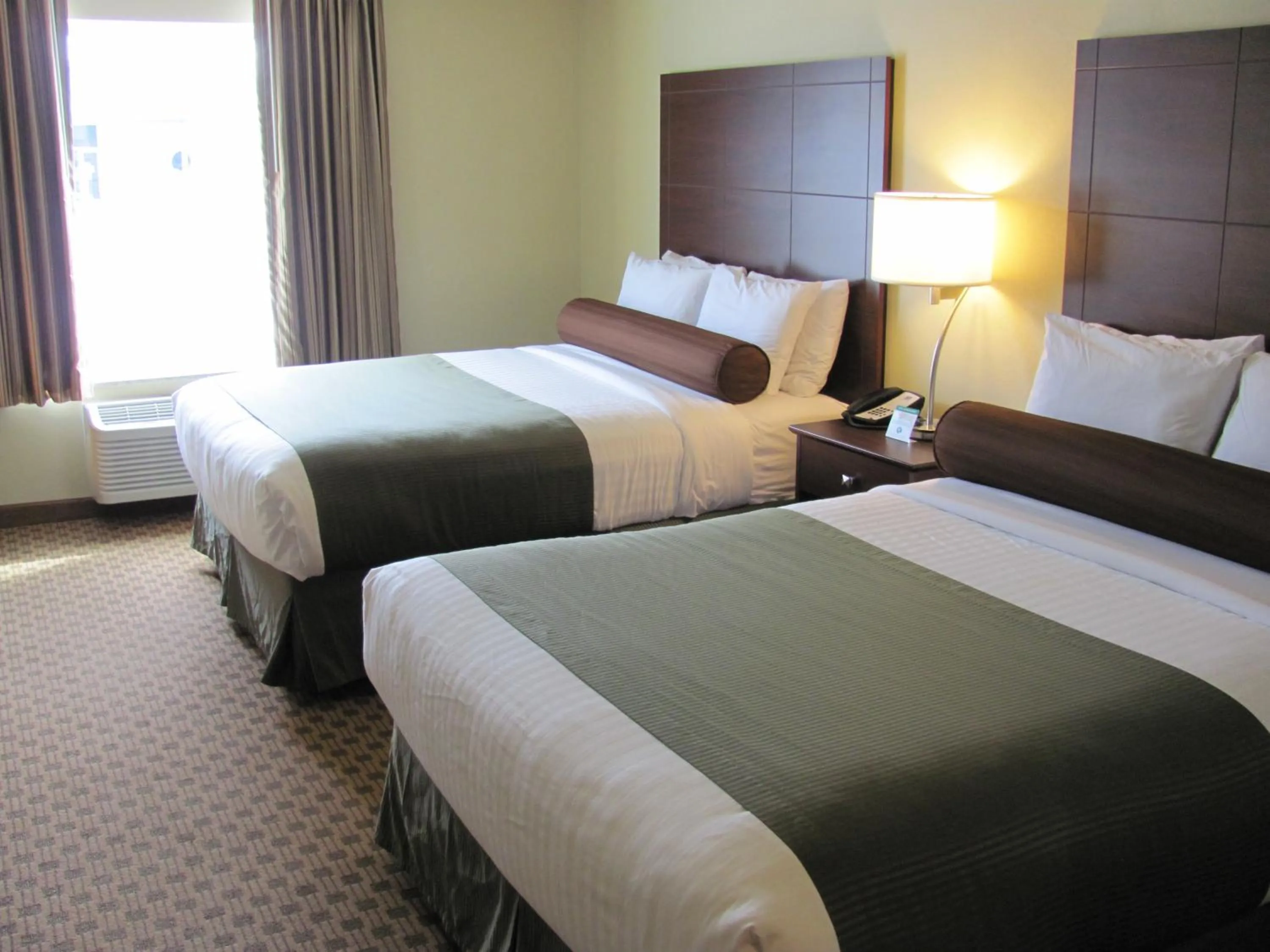Bed in Cobblestone Inn & Suites - Ambridge