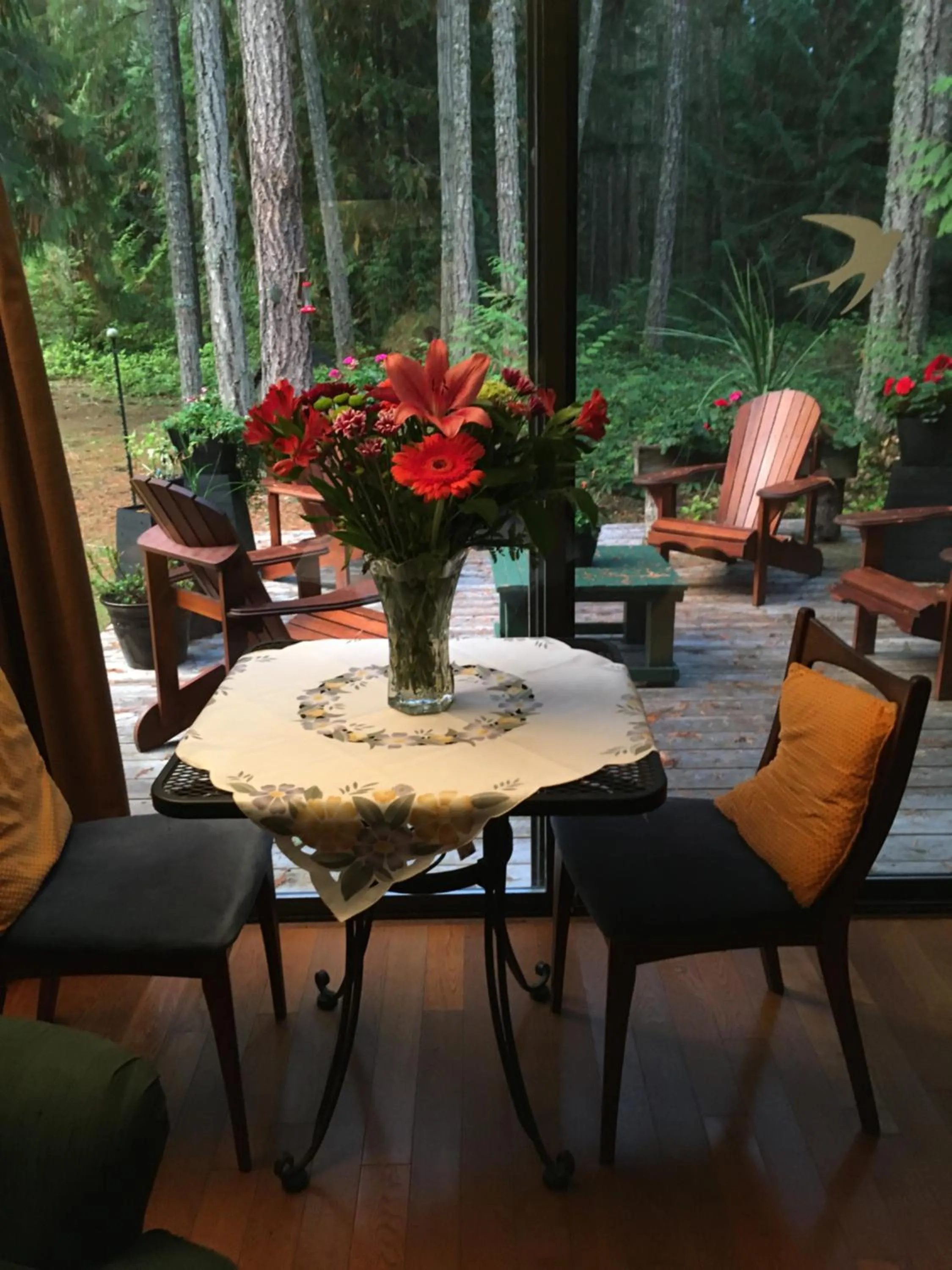 Living room in Cedar Song B&B