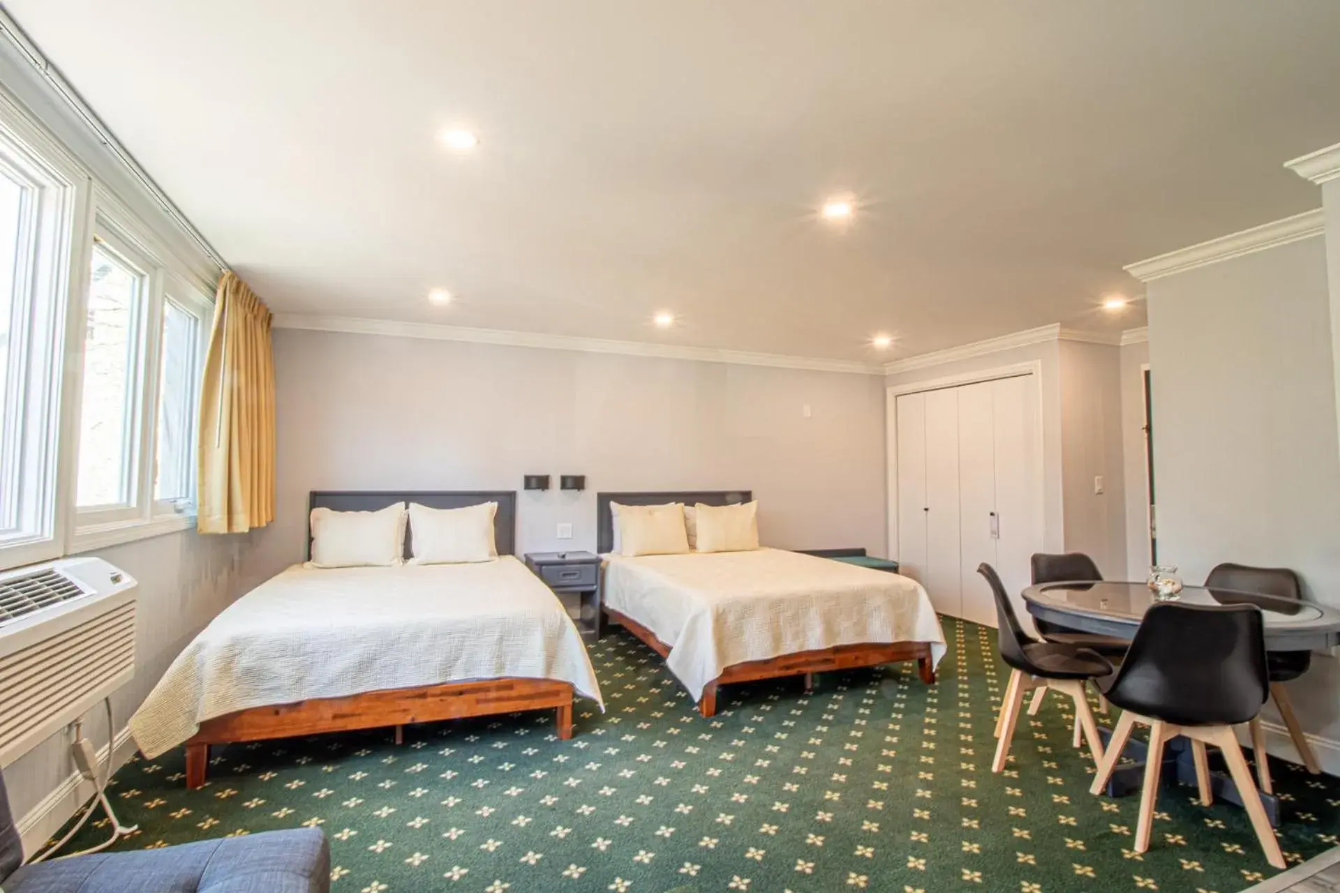 Deluxe Studio in The Niantic Inn Deluxe Studio in The Niantic Inn