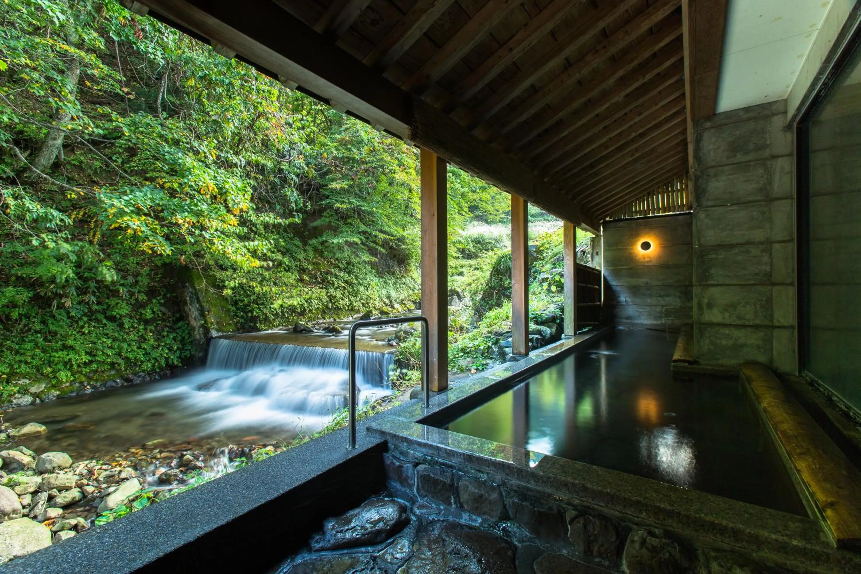 Hot Spring Bath in Oyado Hisaya
