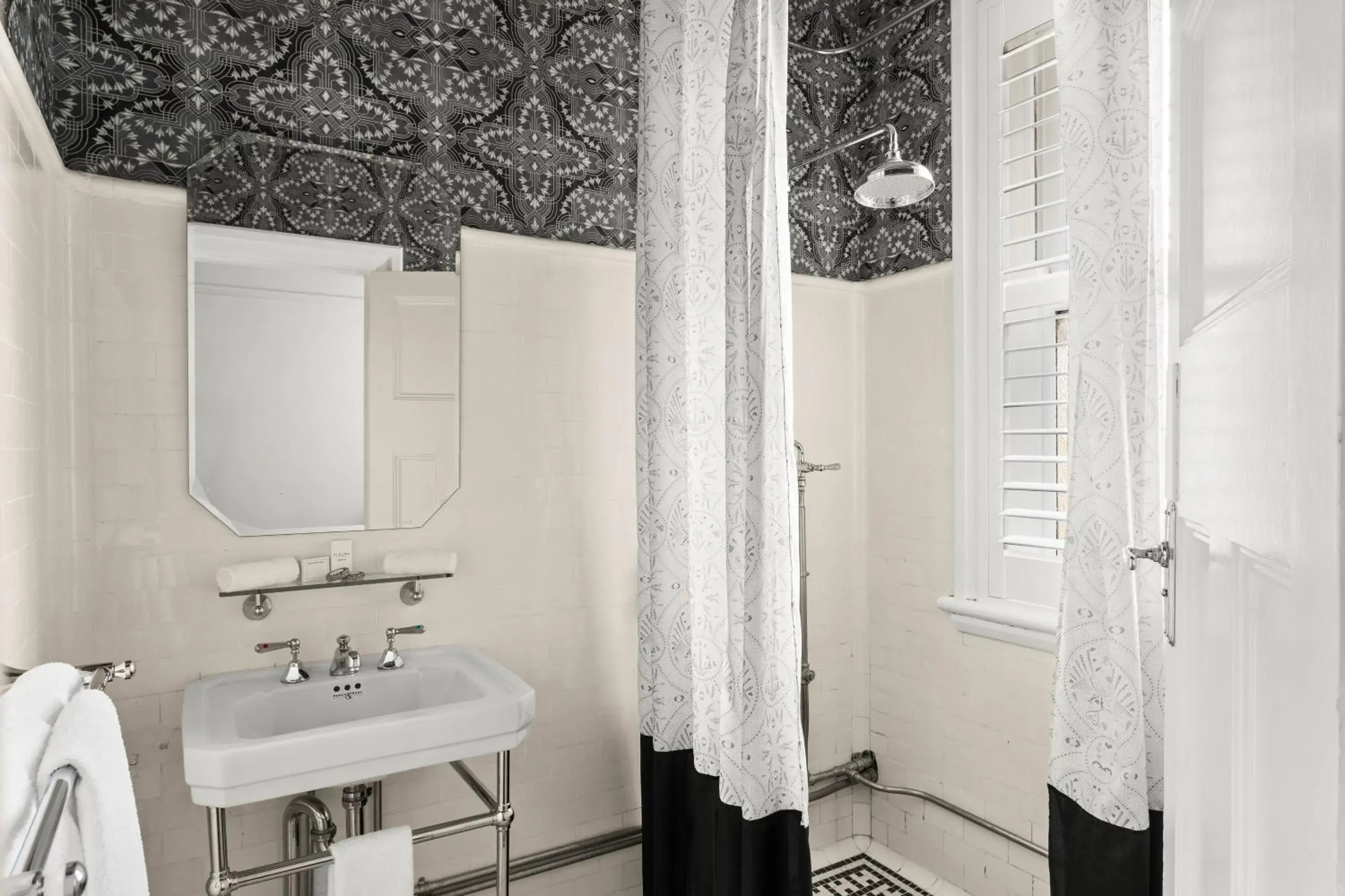 Family Room with Private Bathroom in The Robertson Hotel Family Room with Private Bathroom in The Robertson Hotel