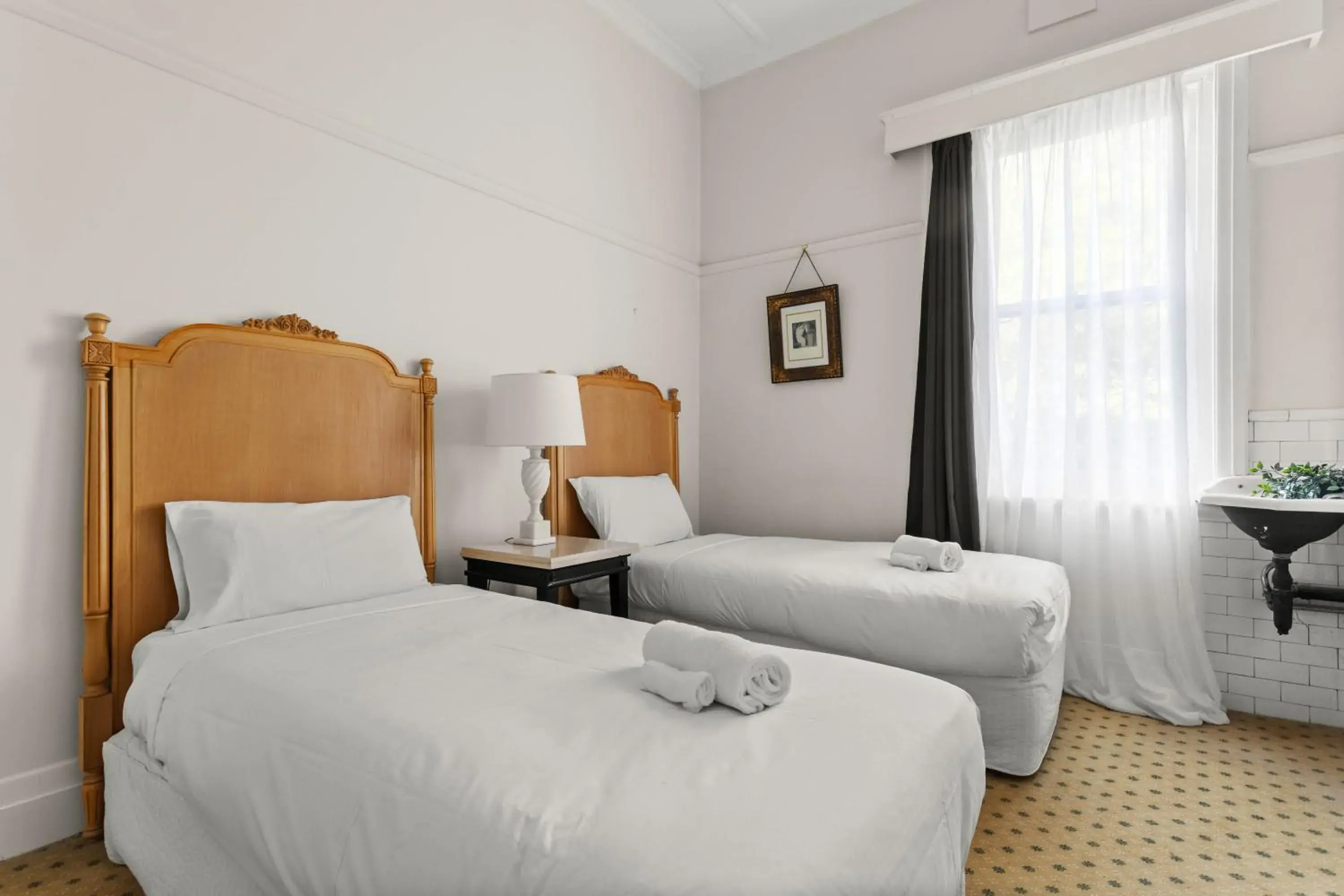 Standard Twin Room with Shared Bathroom in The Robertson Hotel Standard Twin Room with Shared Bathroom in The Robertson Hotel