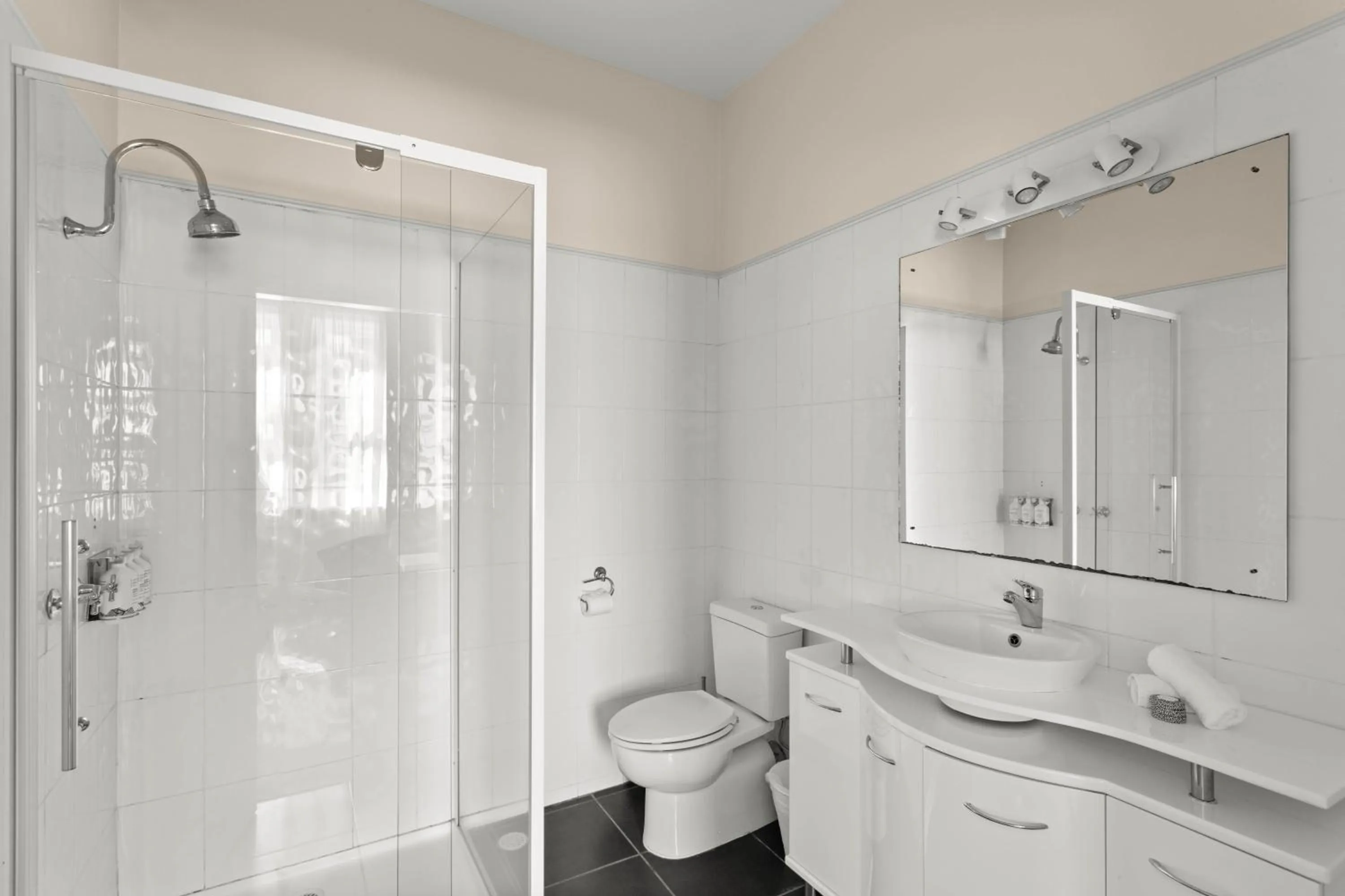 Shower in The Robertson Hotel