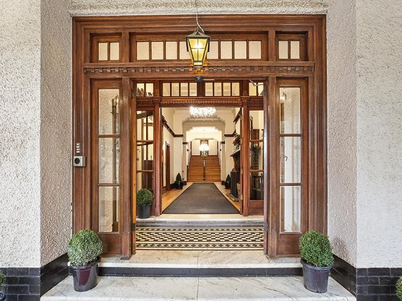 Facade/entrance in The Robertson Hotel