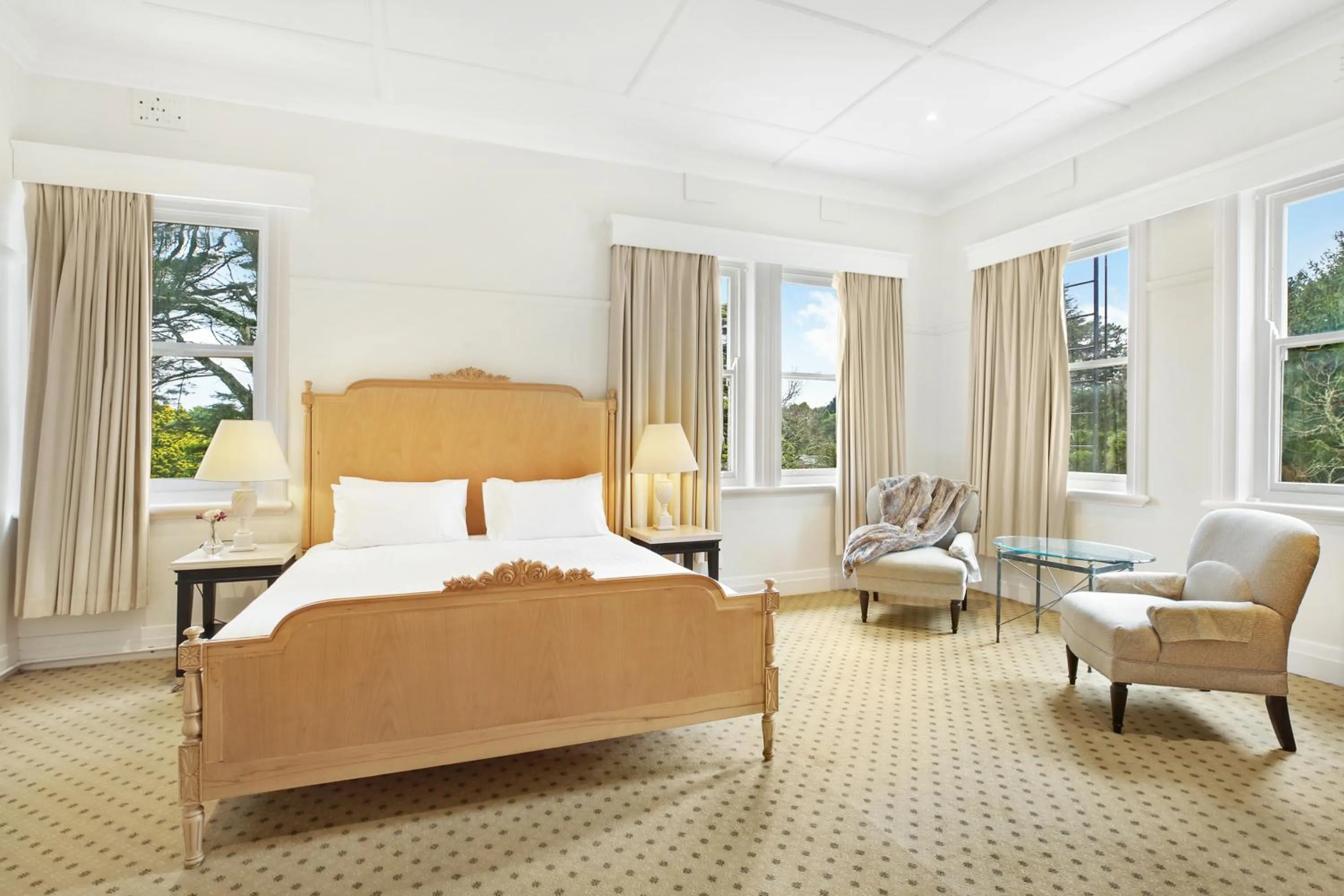 Bedroom in The Robertson Hotel