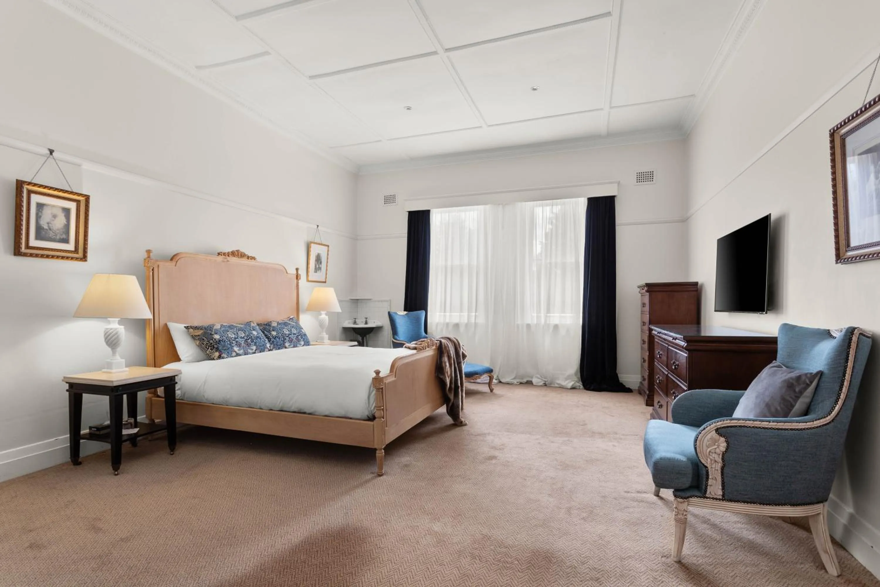 Bedroom in The Robertson Hotel