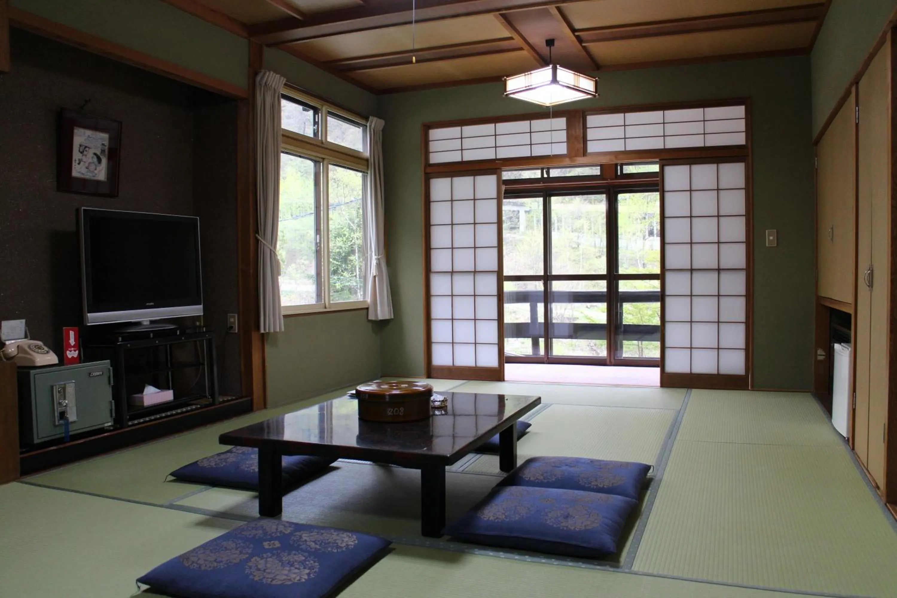 Photo of the whole room in Shinzanso
