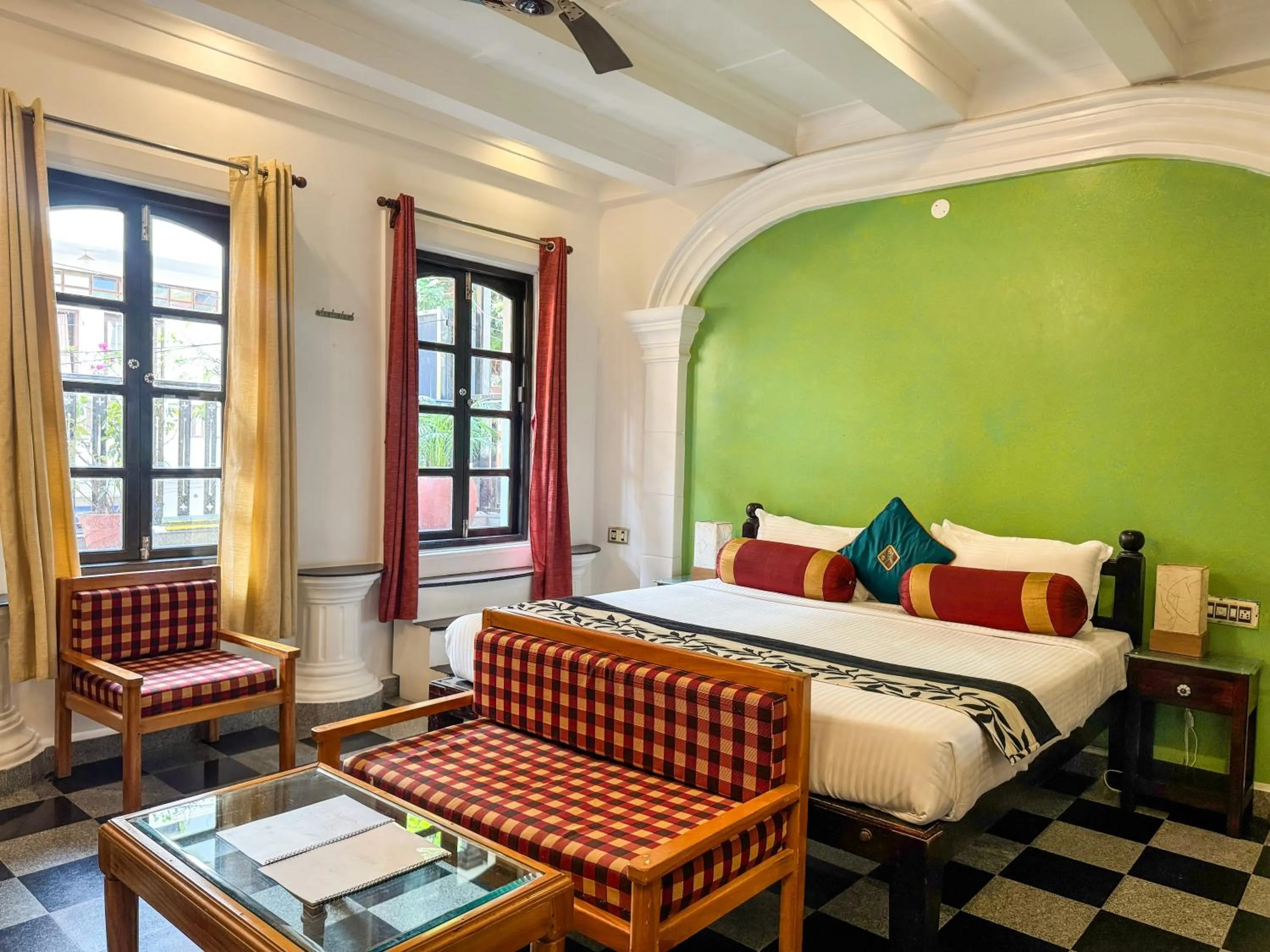 Seating area, Bed in Le Chateau