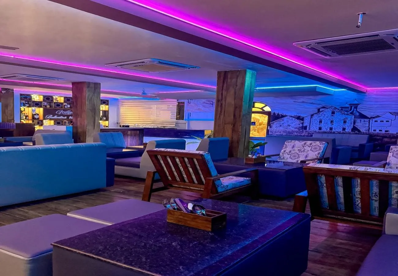 Restaurant/places to eat in Le Chateau