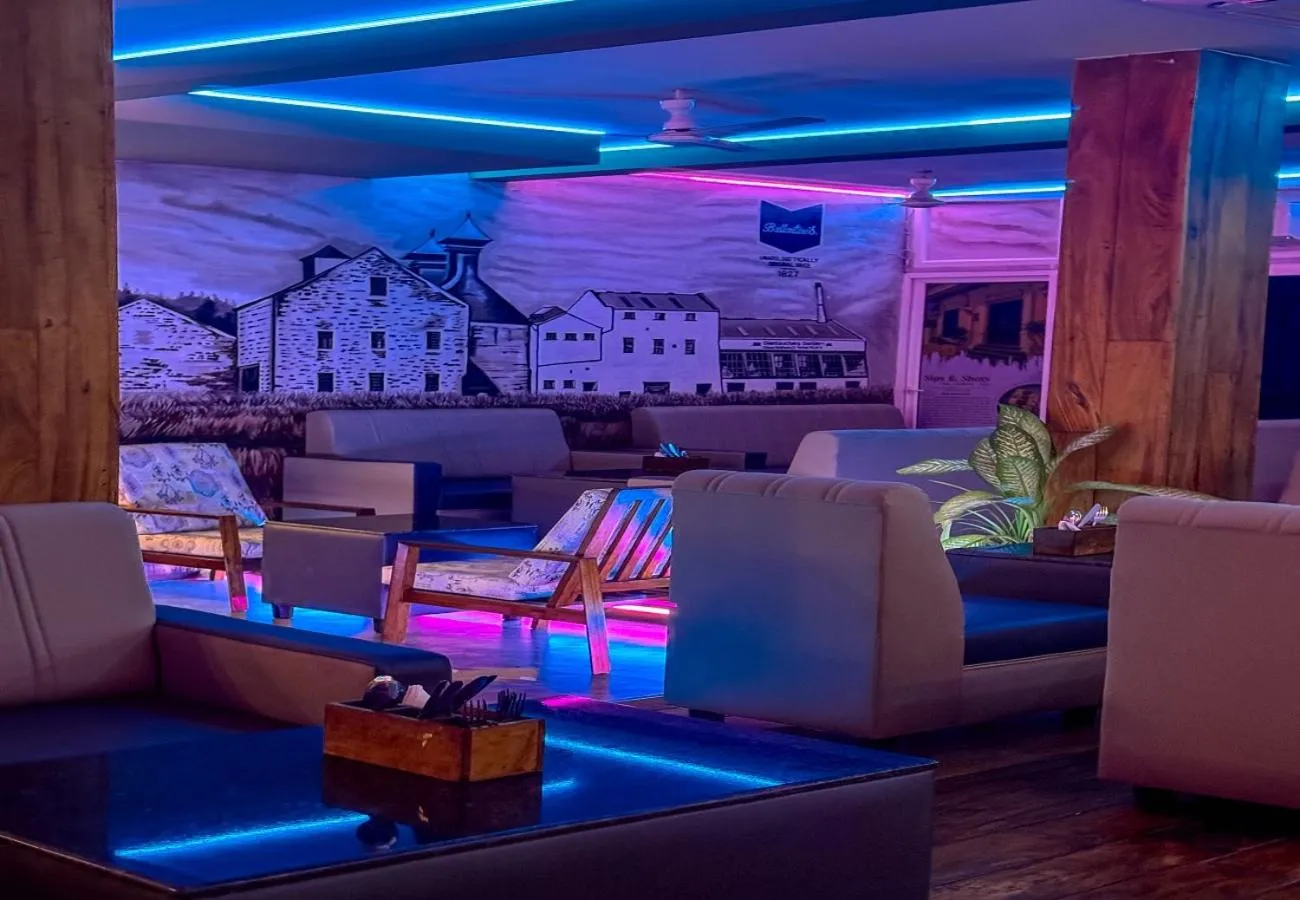 Restaurant/places to eat in Le Chateau