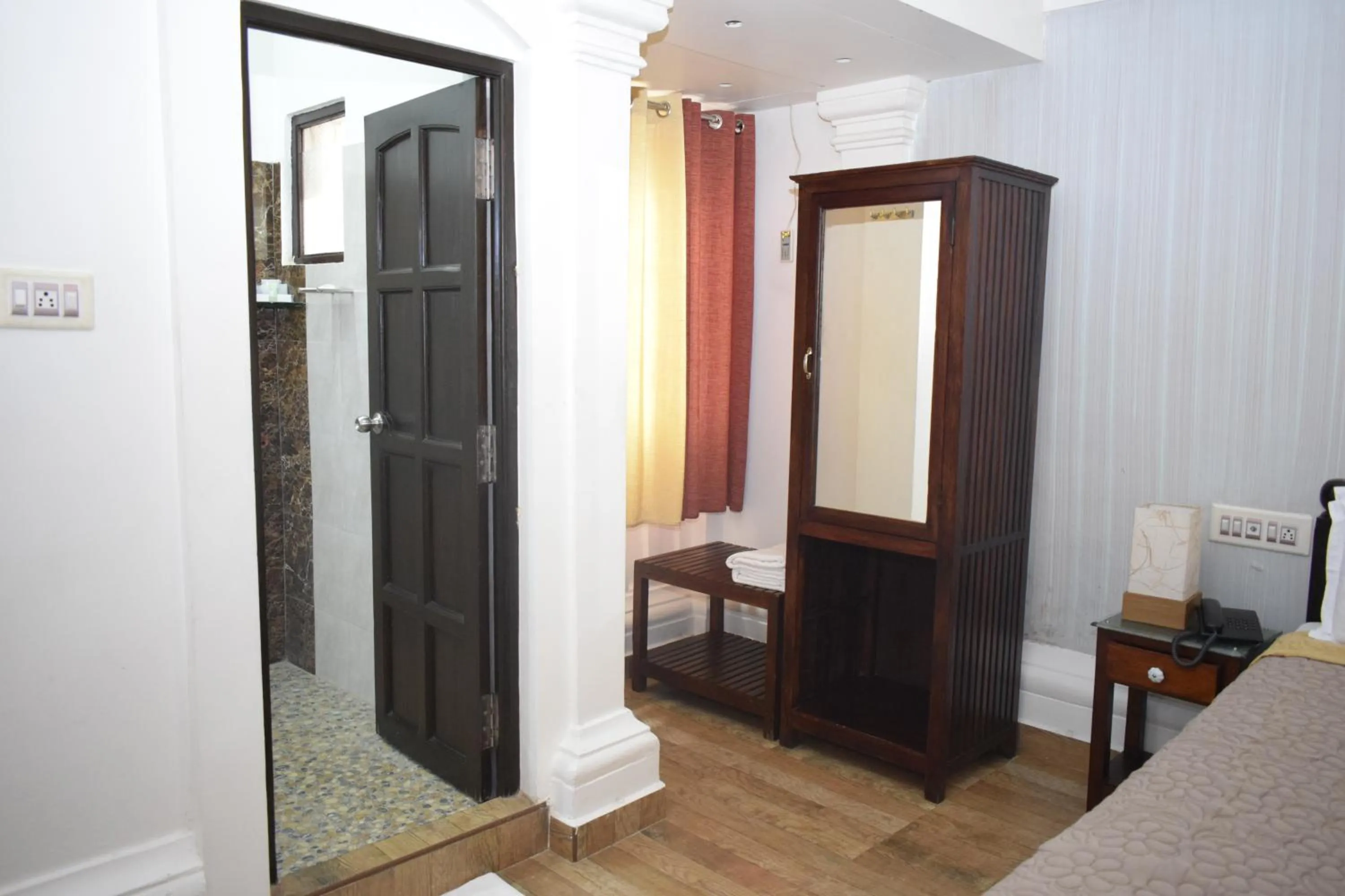 Guests, Bed in Le Chateau