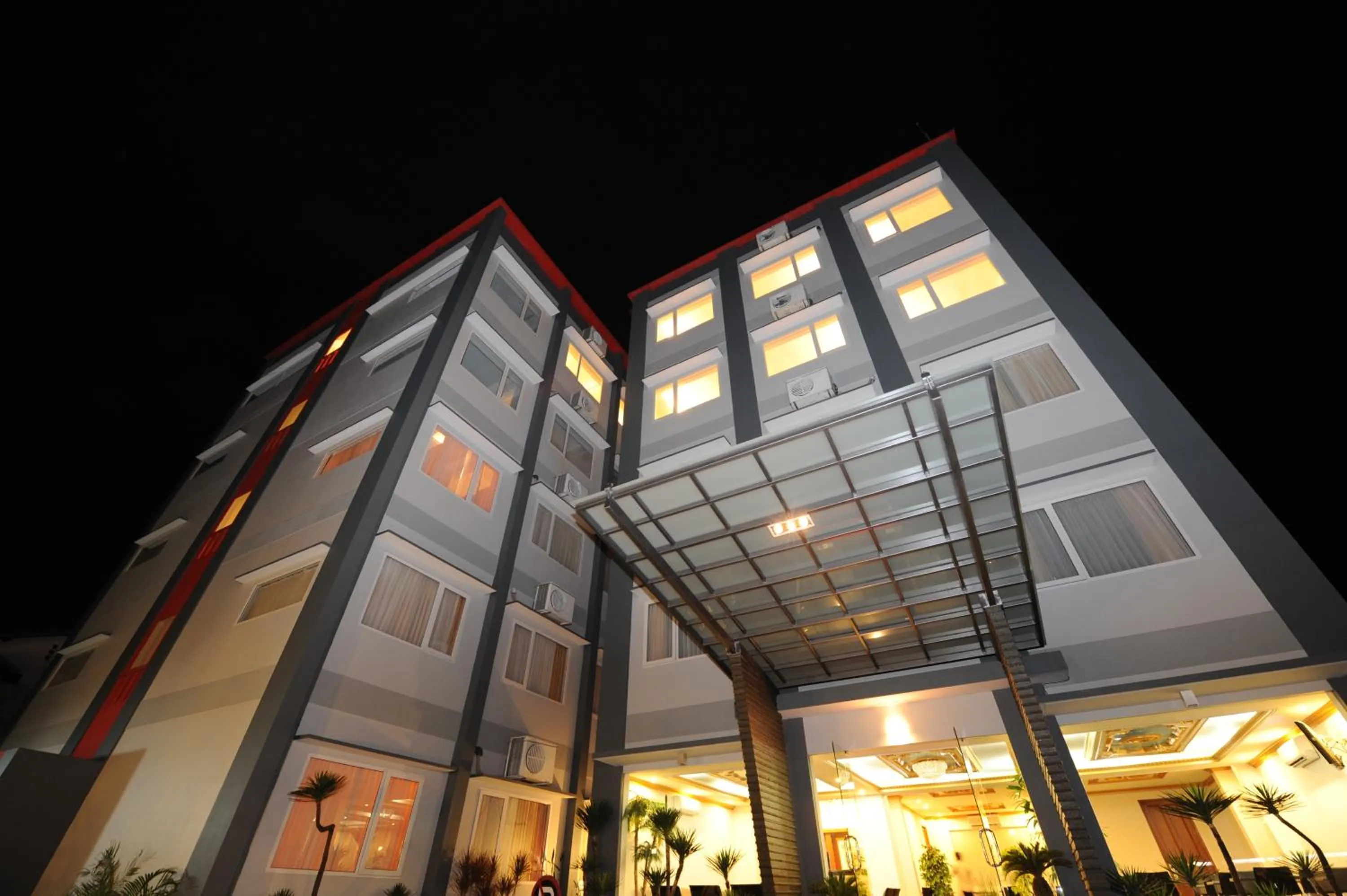 Facade/entrance in Wirton Hotel