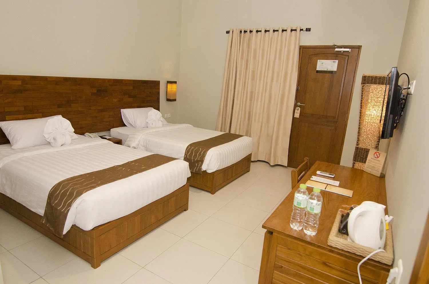 Bed in Syailendra Hotel Syariah