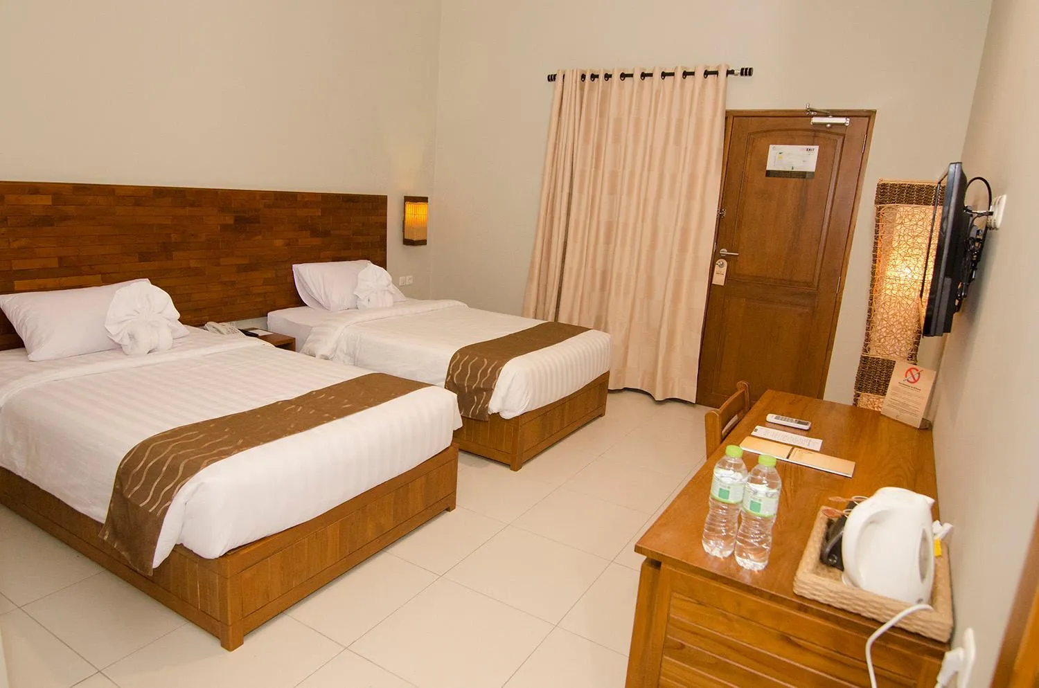 Bed in Syailendra Hotel Syariah