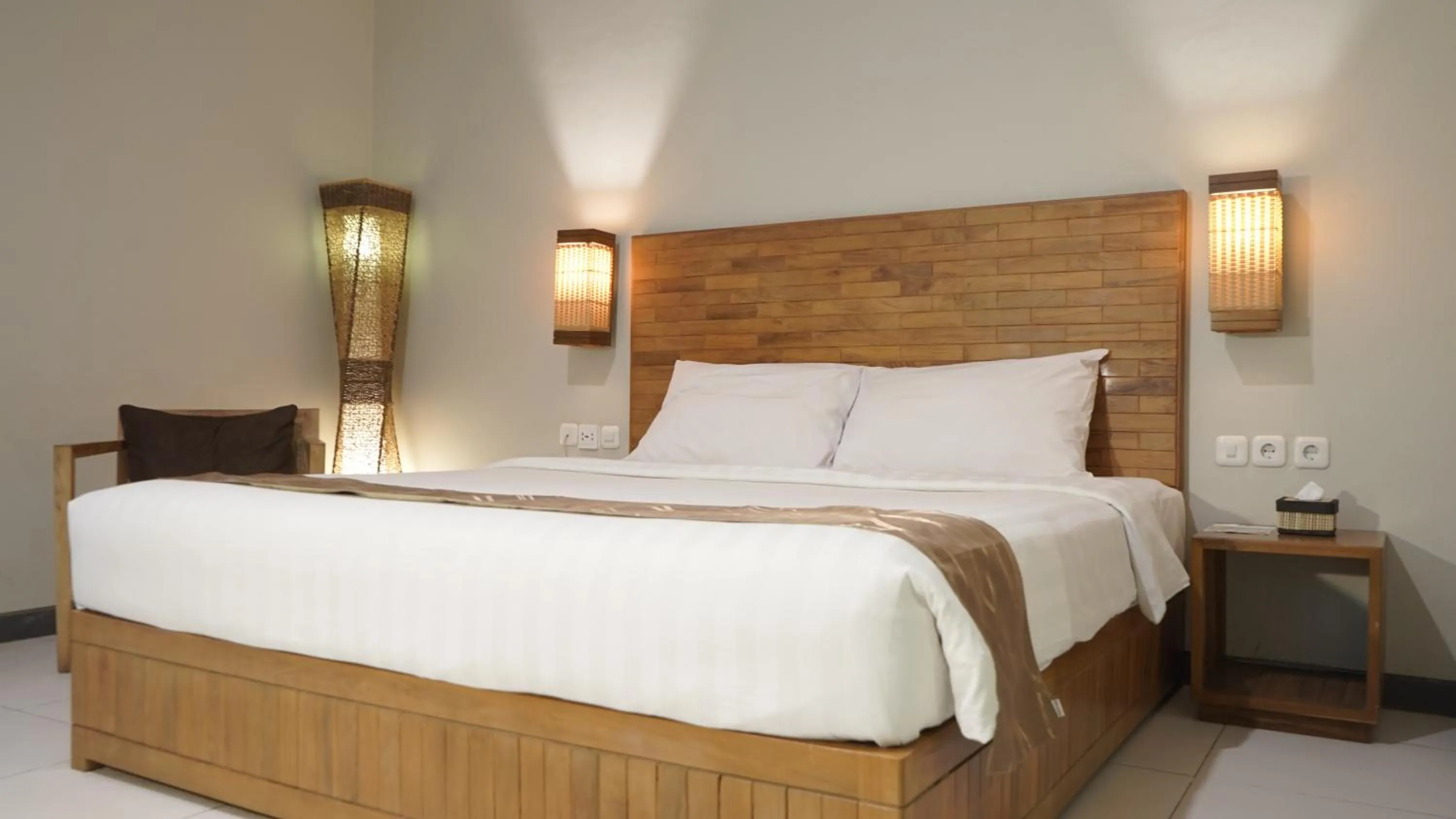 Bed in Syailendra Hotel Syariah