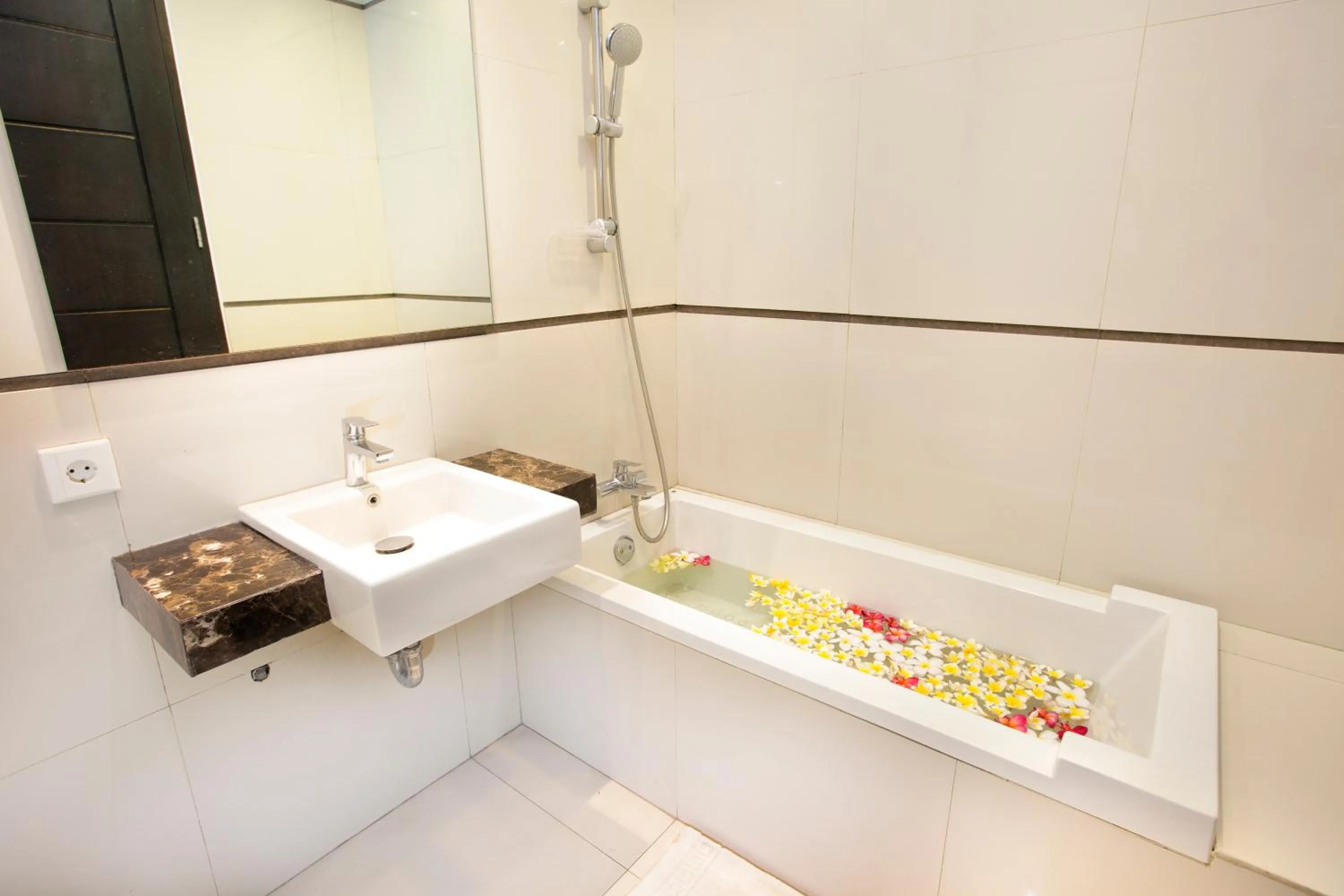 Hot Tub in InKuta Residence and Villa