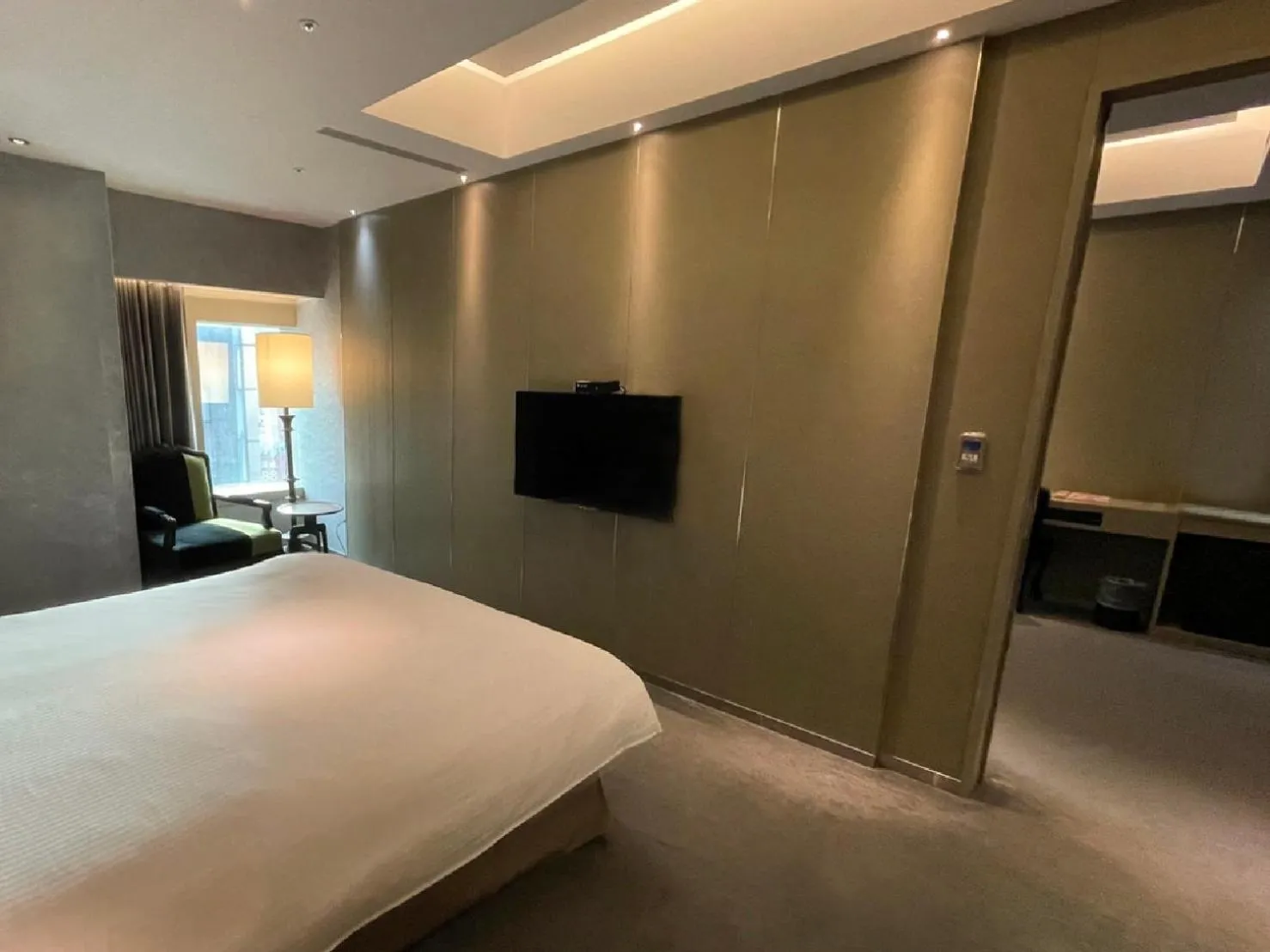 Photo of the whole room, Bed in CHECK inn Taipei Nanjing