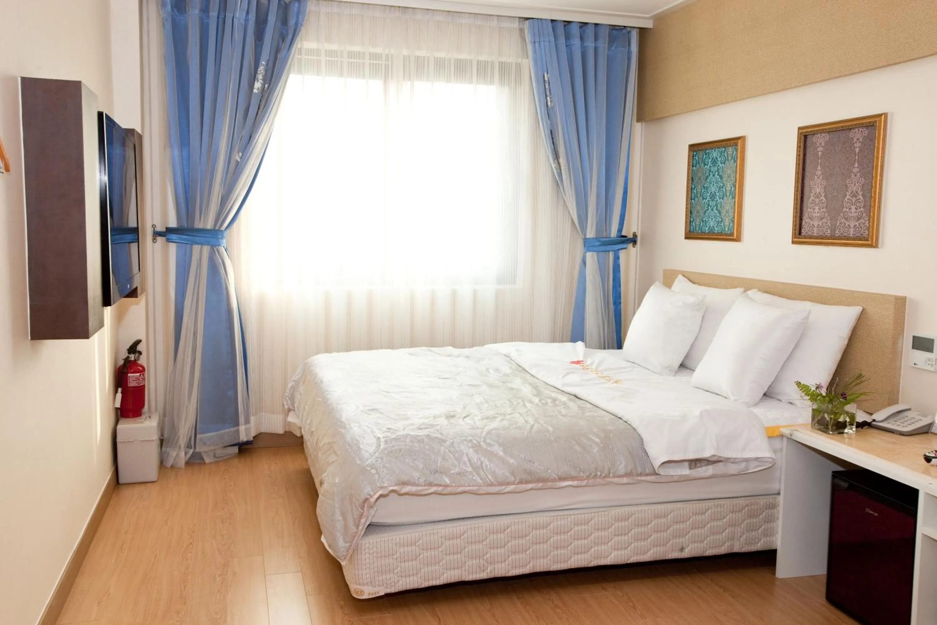 Day, Bed in Yuwon Hotel