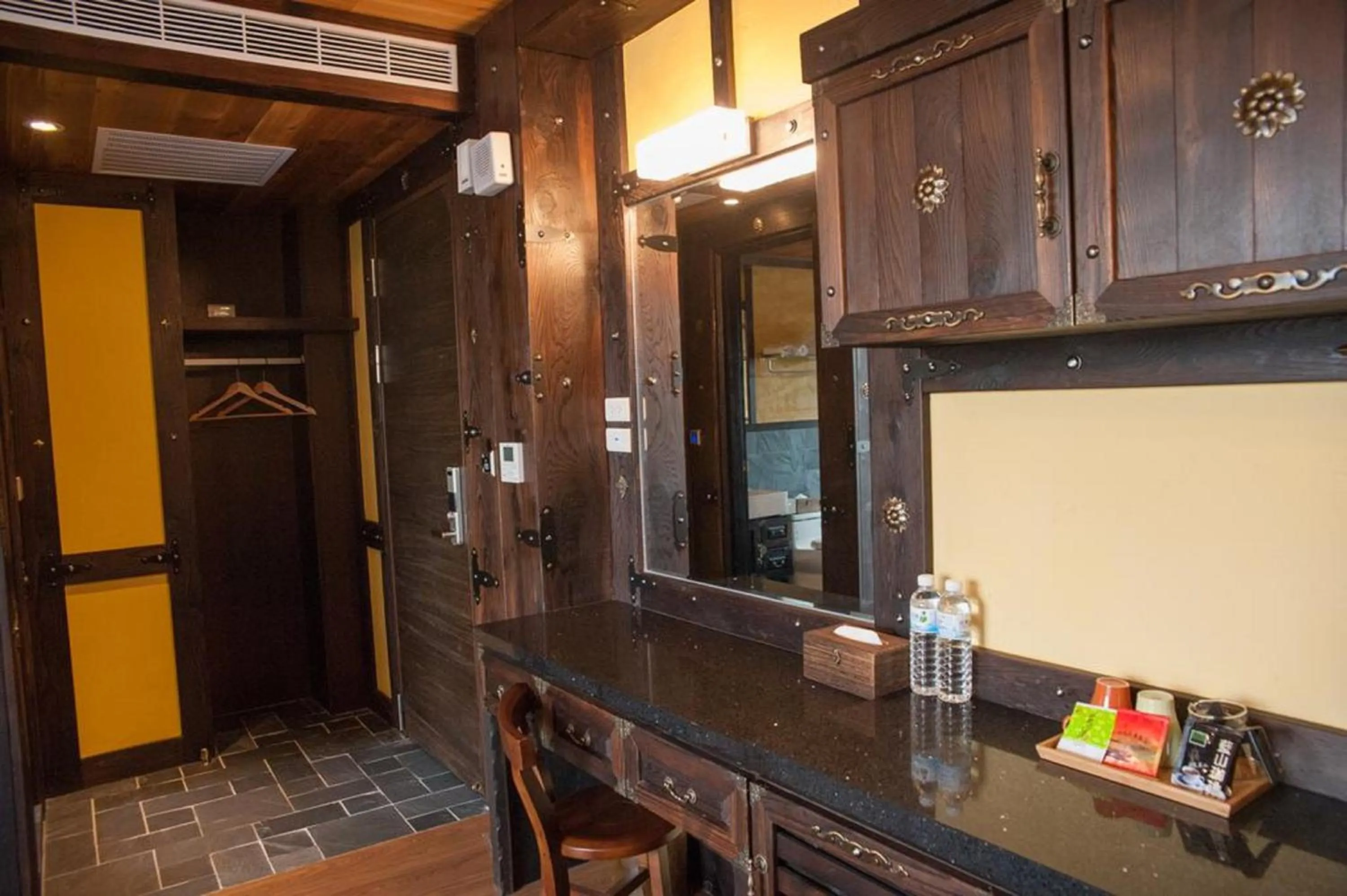 Decorative detail in Yong Guan