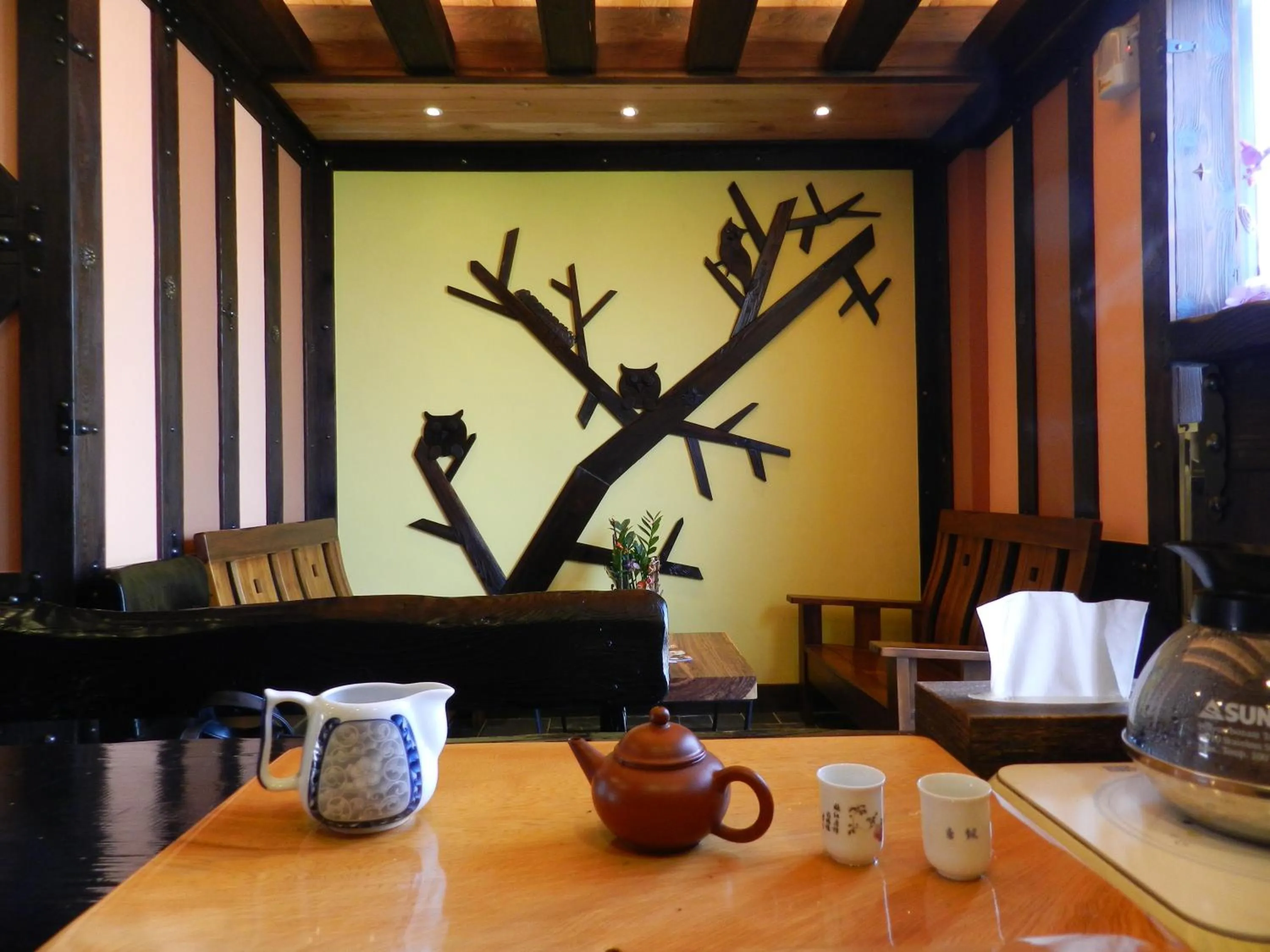 Seating area in Yong Guan