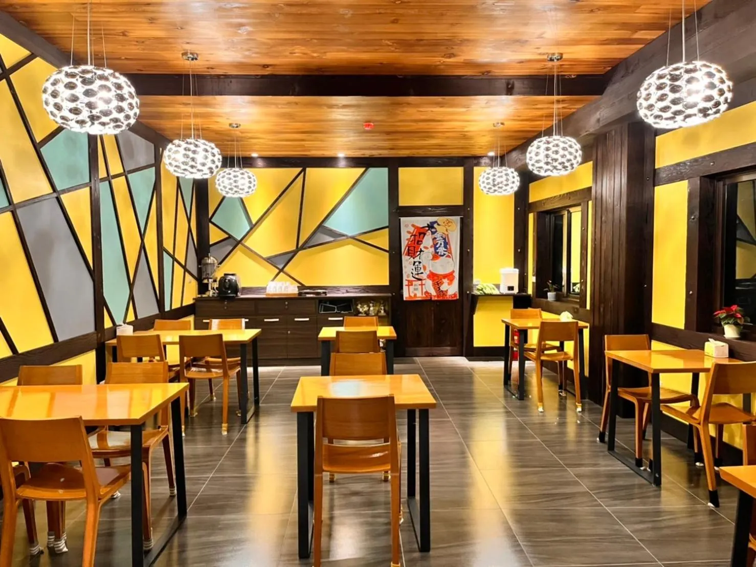 Restaurant/places to eat in Yong Guan