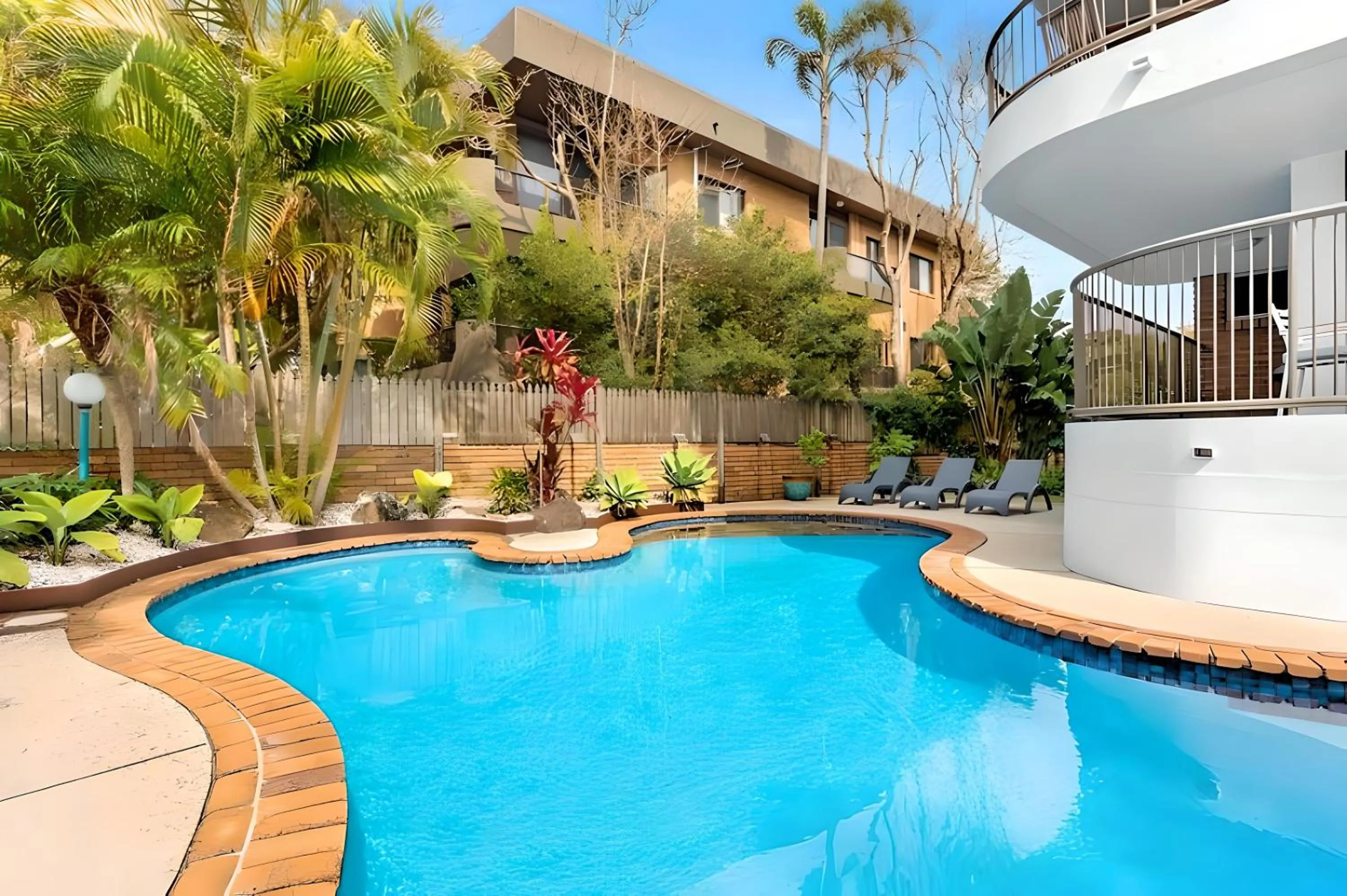 Byron Pacific Apartments - On Clarkes Beach