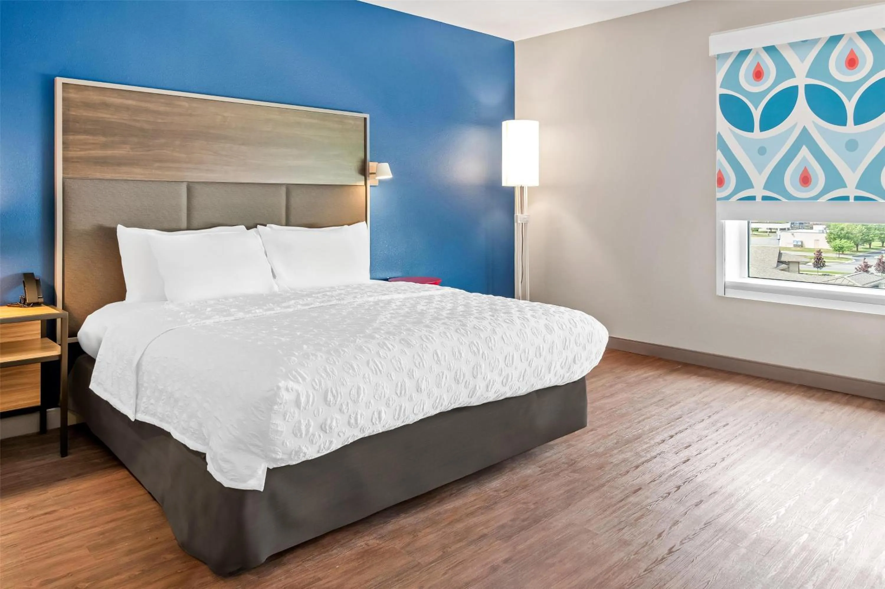 Bed in Tru By Hilton Holland, Mi