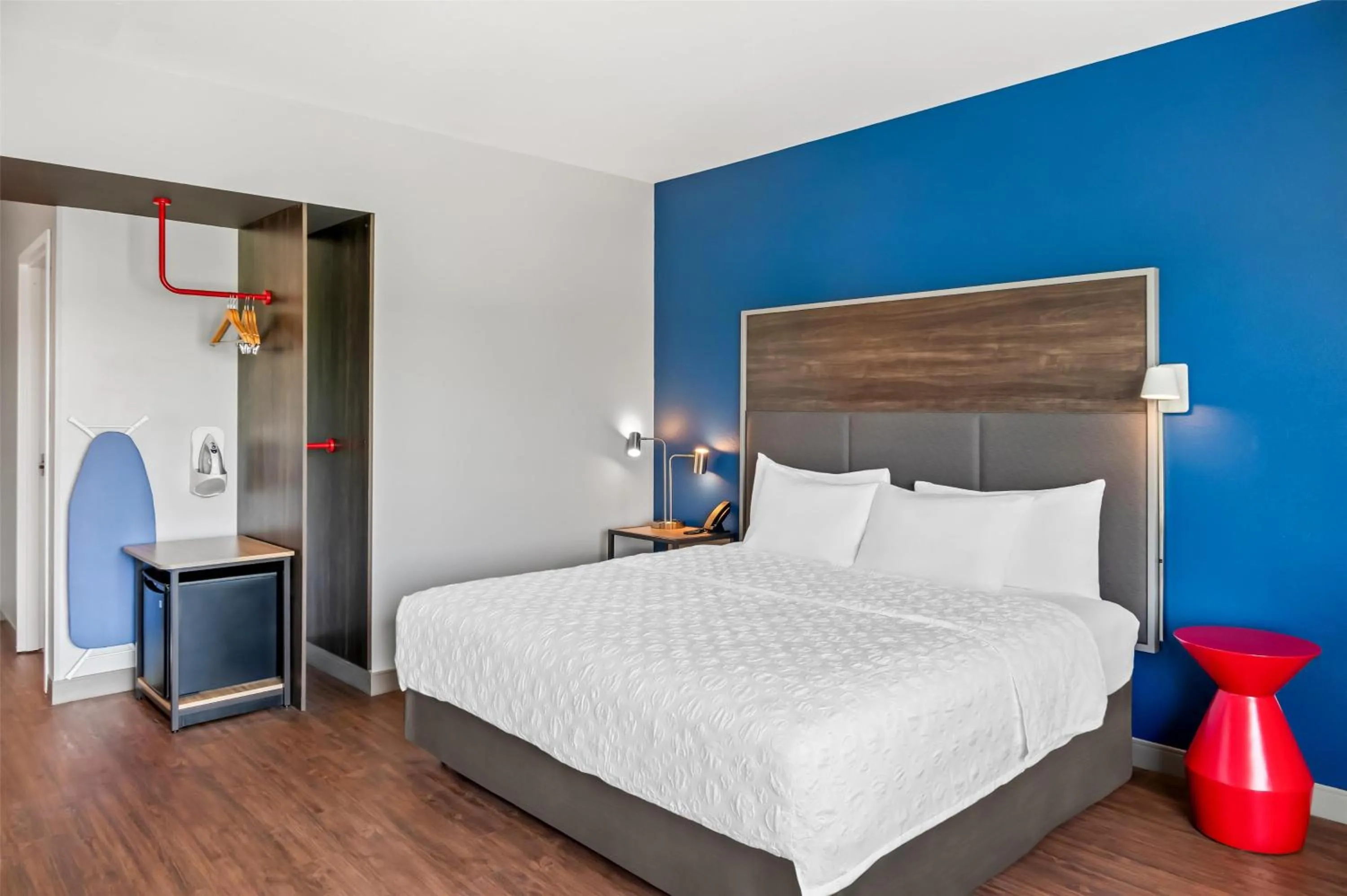 Bed in Tru By Hilton Holland, Mi