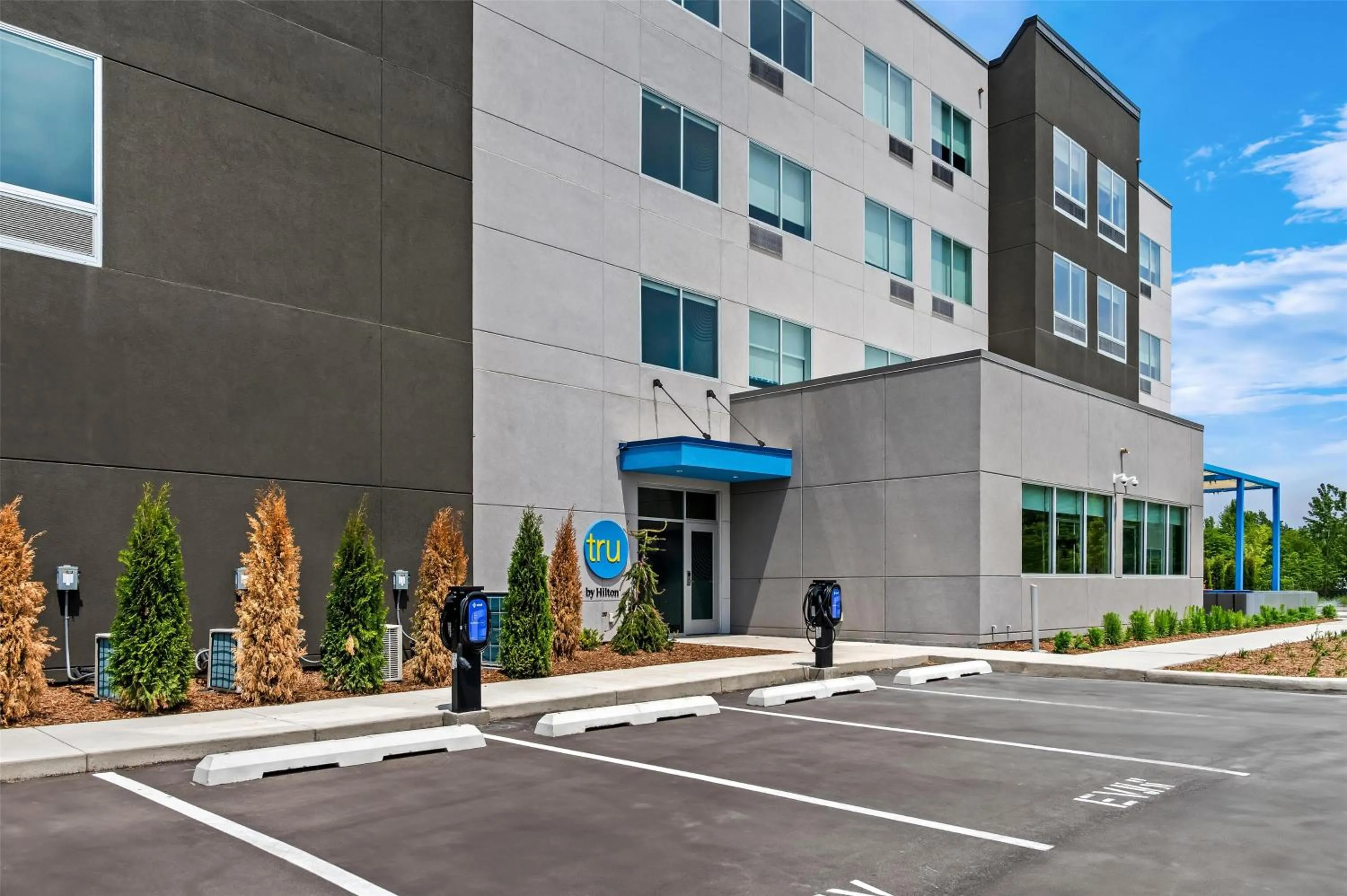 Property building in Tru By Hilton Holland, Mi