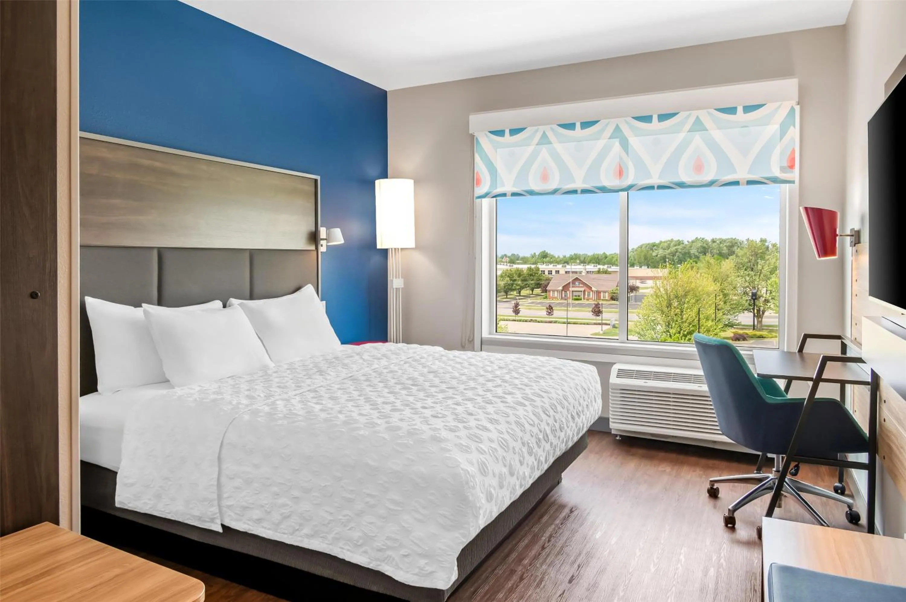 Bed in Tru By Hilton Holland, Mi