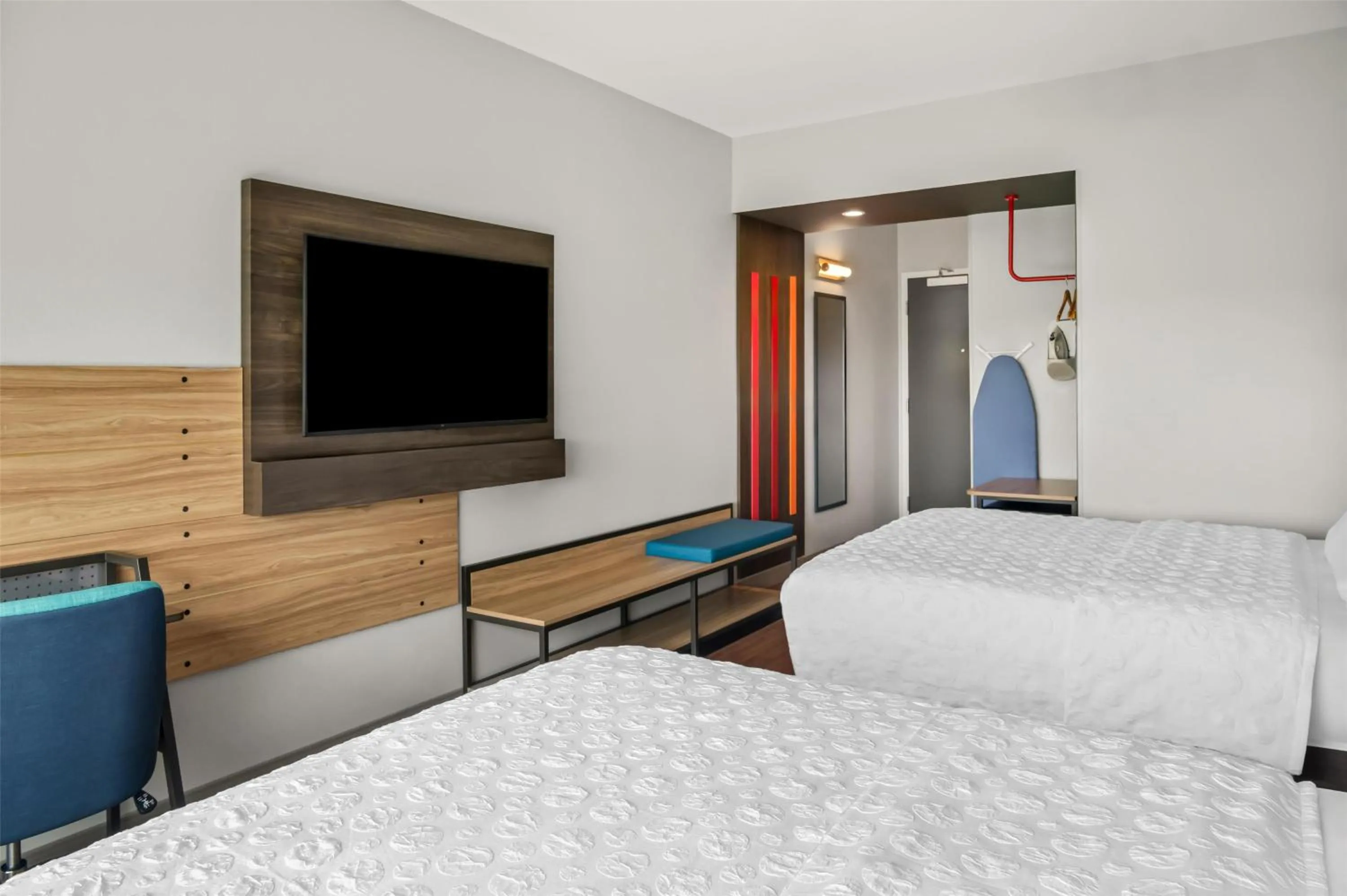 Bed in Tru By Hilton Holland, Mi