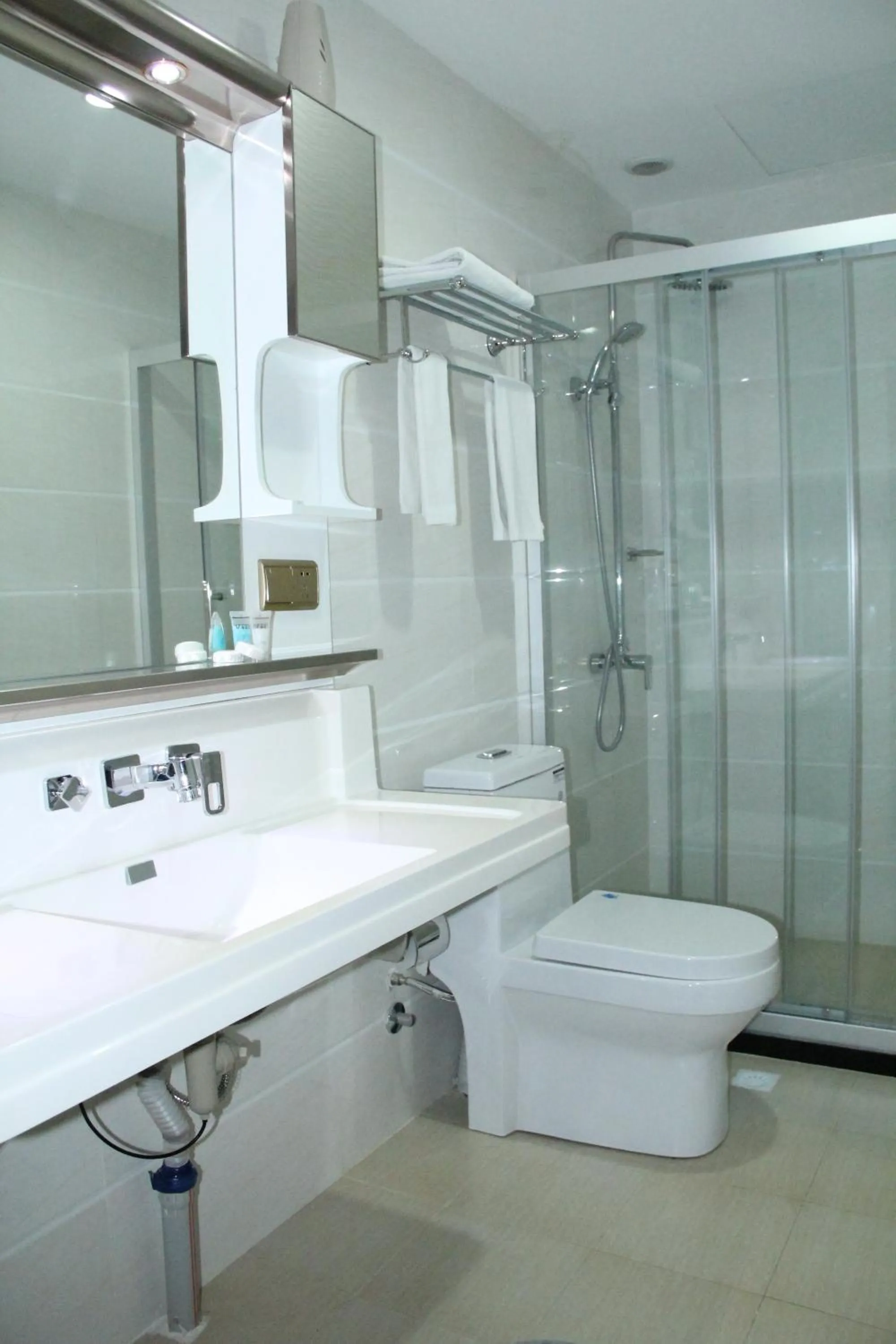 Shower in Firuz Hotel