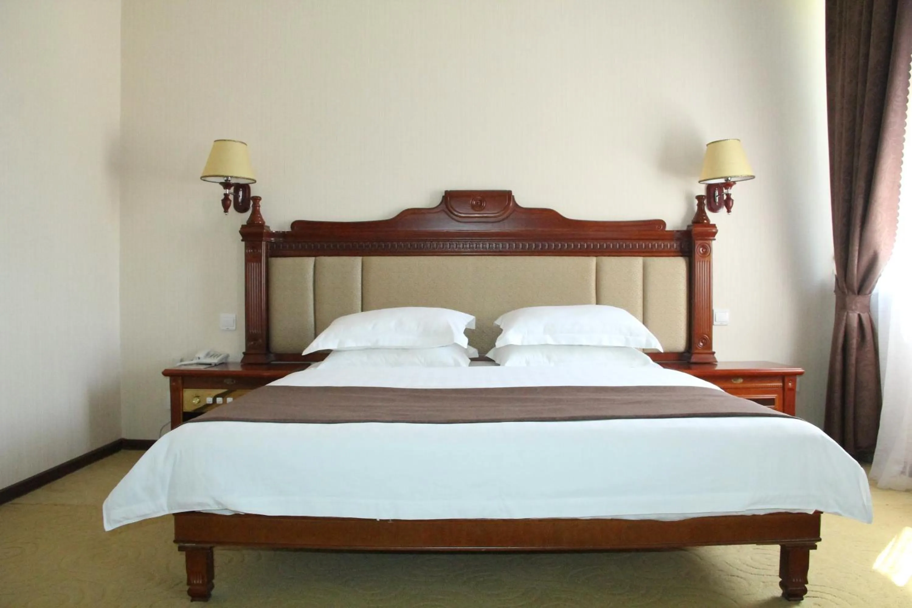 Bed in Firuz Hotel