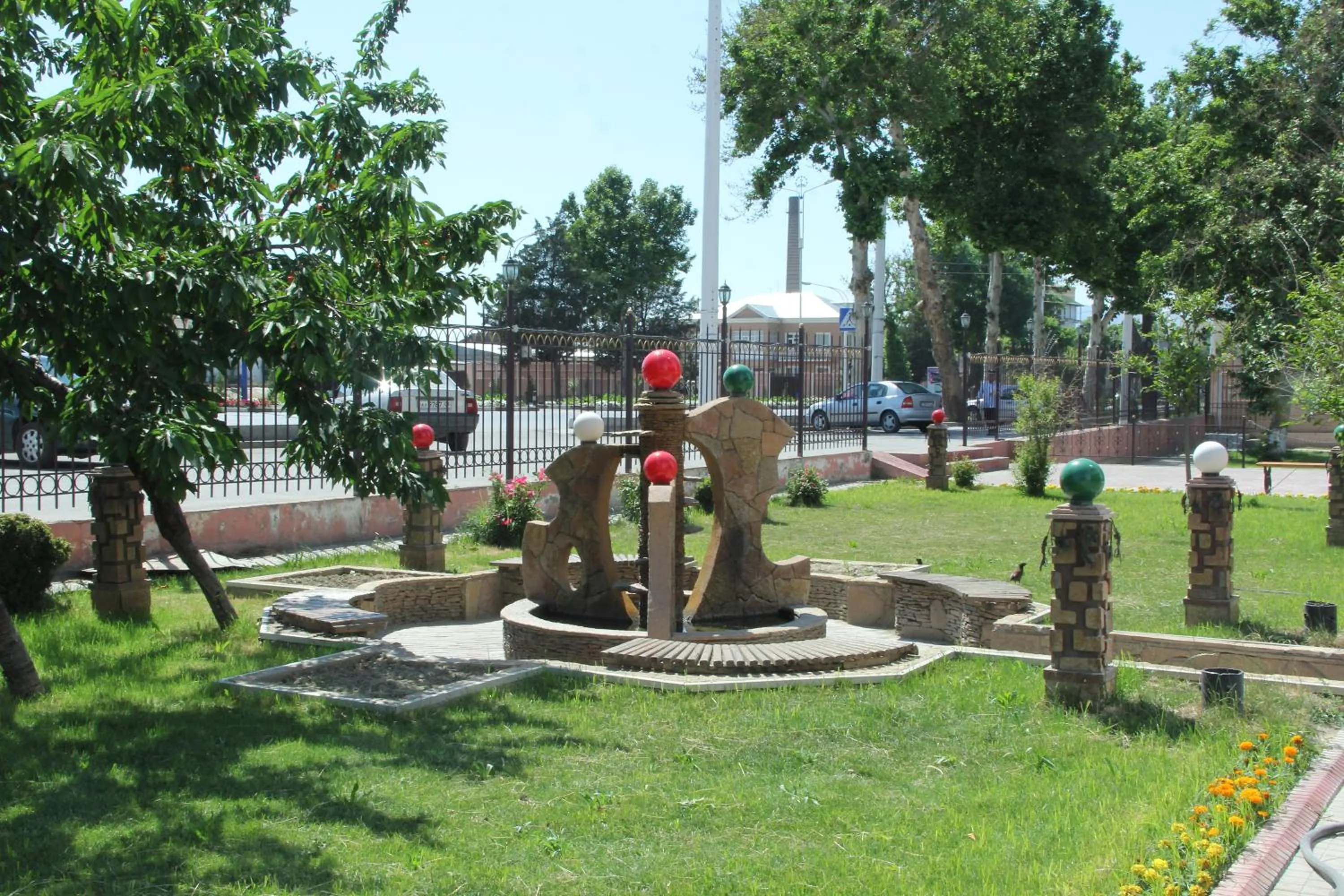 Garden in Firuz Hotel