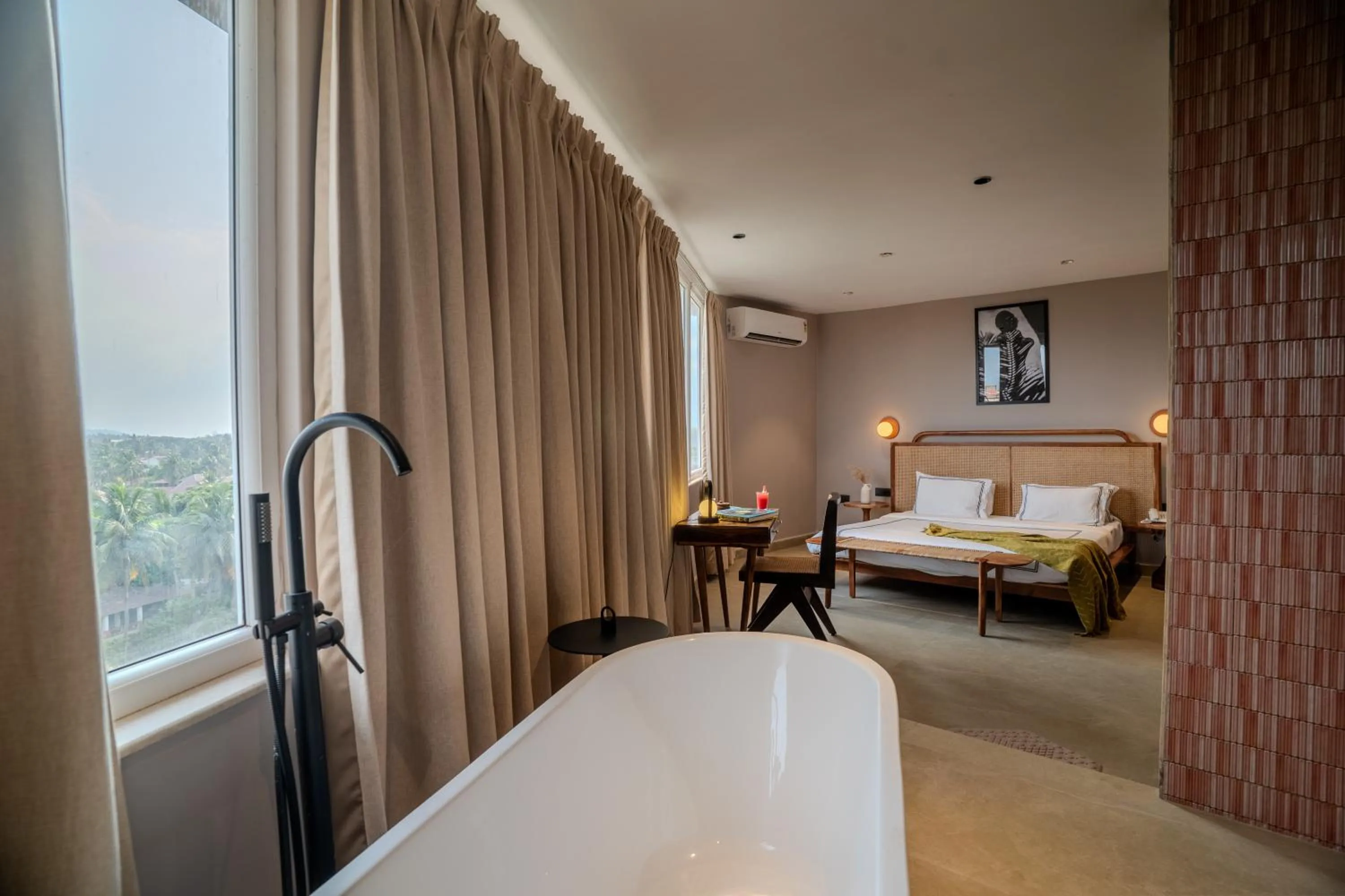 Photo of the whole room in Minimalist Panjim