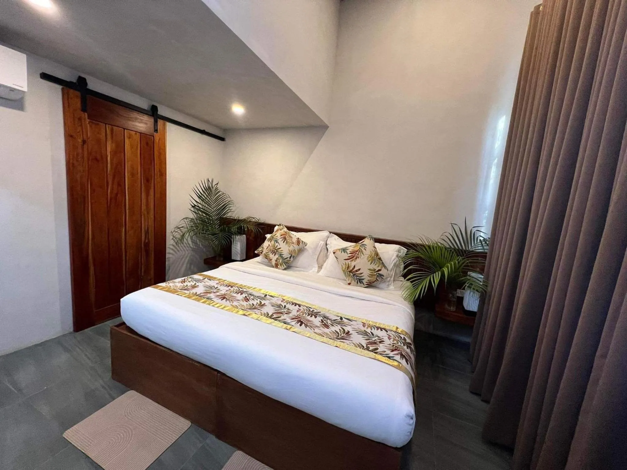 Bed in Lio Villas Resort