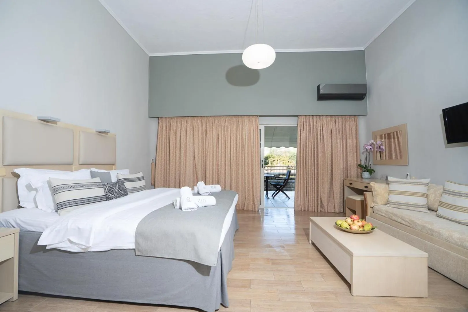 Balcony/Terrace, Bed in Zoe Seaside Resort