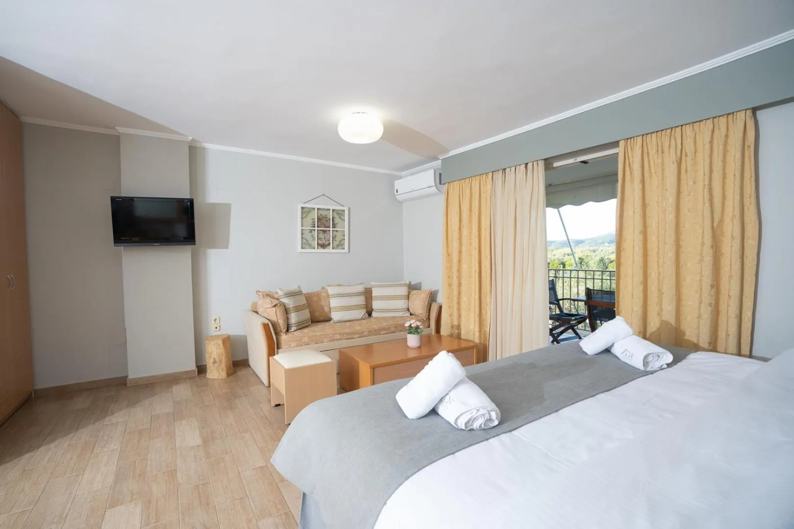 Seating area, Bed in Zoe Seaside Resort