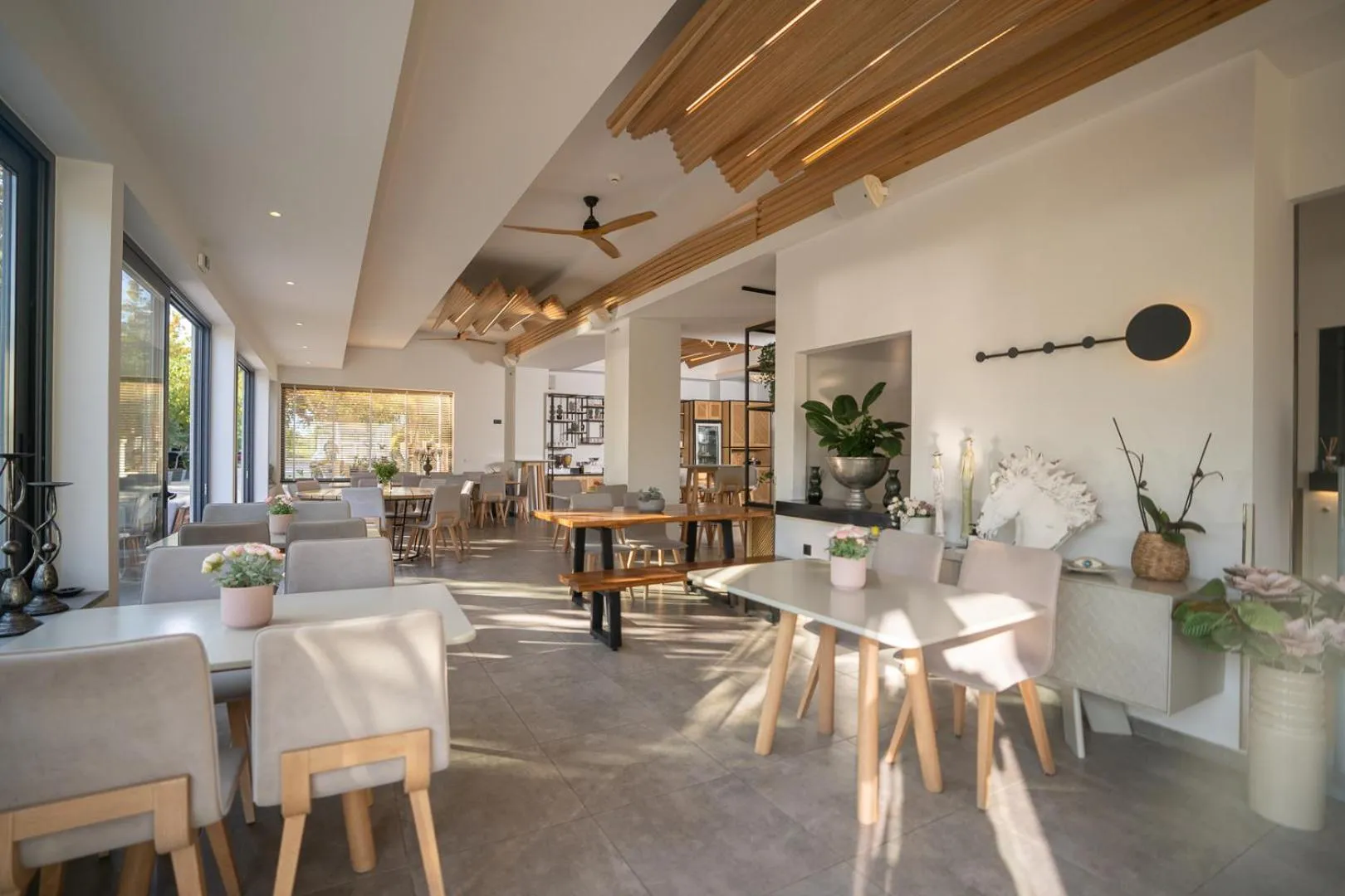 Restaurant/places to eat in Zoe Seaside Resort