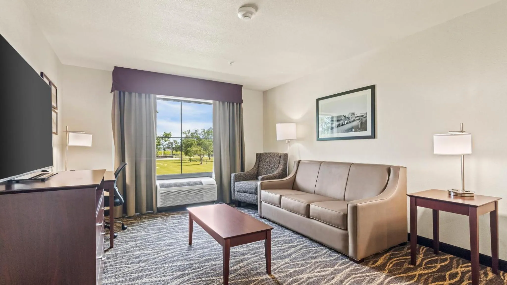 Seating area in Cobblestone Hotel & Suites - Foley
