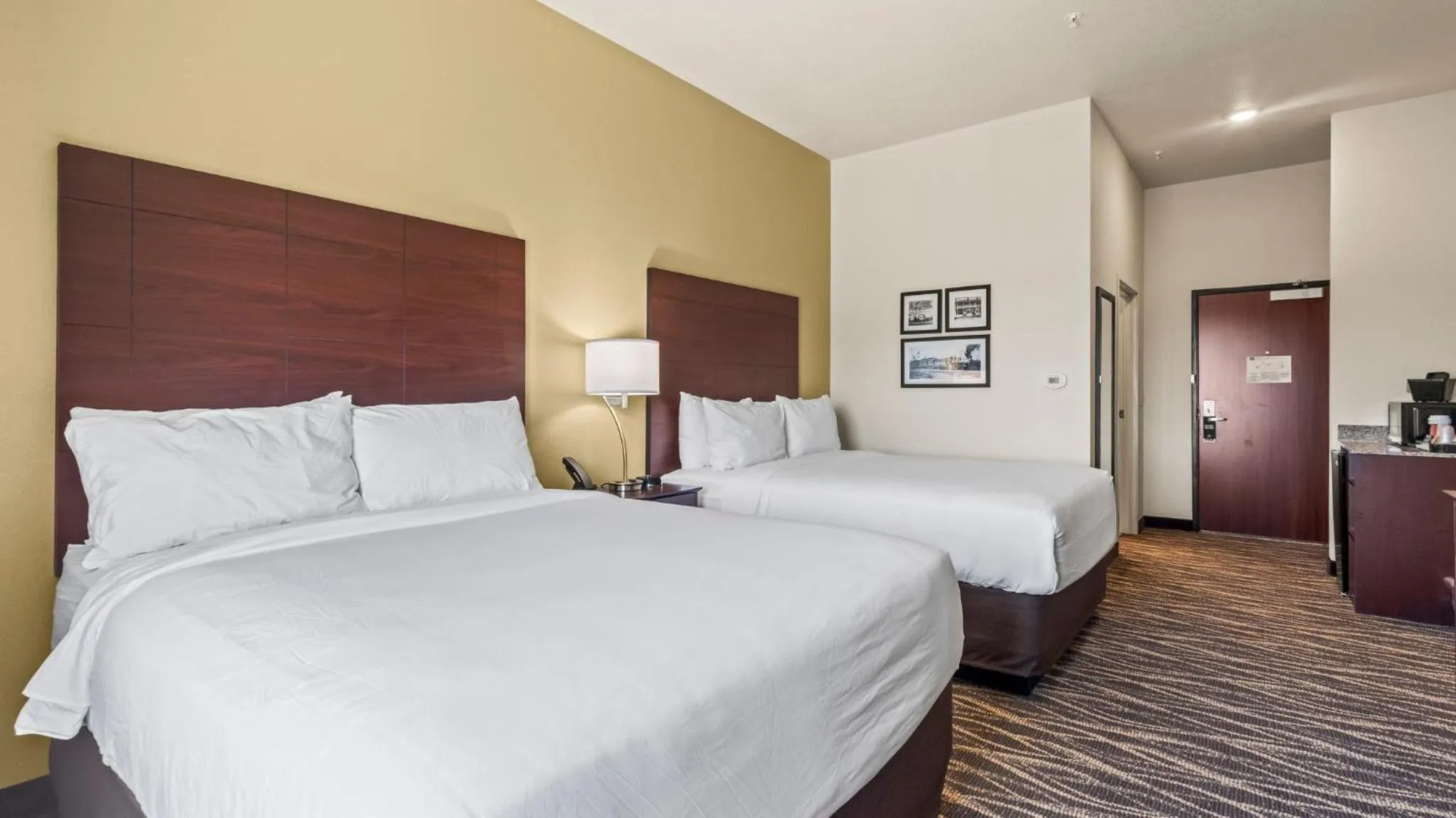 Bedroom, Bed in Cobblestone Hotel & Suites - Foley