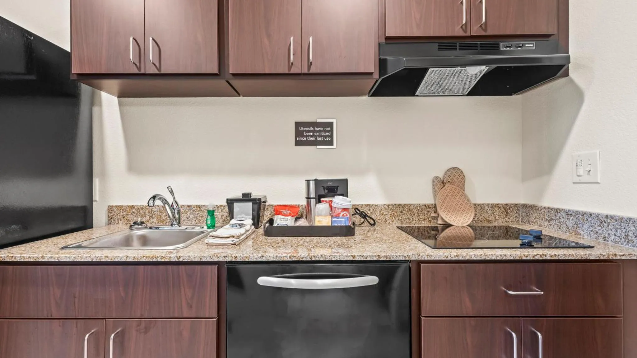 Kitchen or kitchenette in Cobblestone Hotel & Suites - Foley