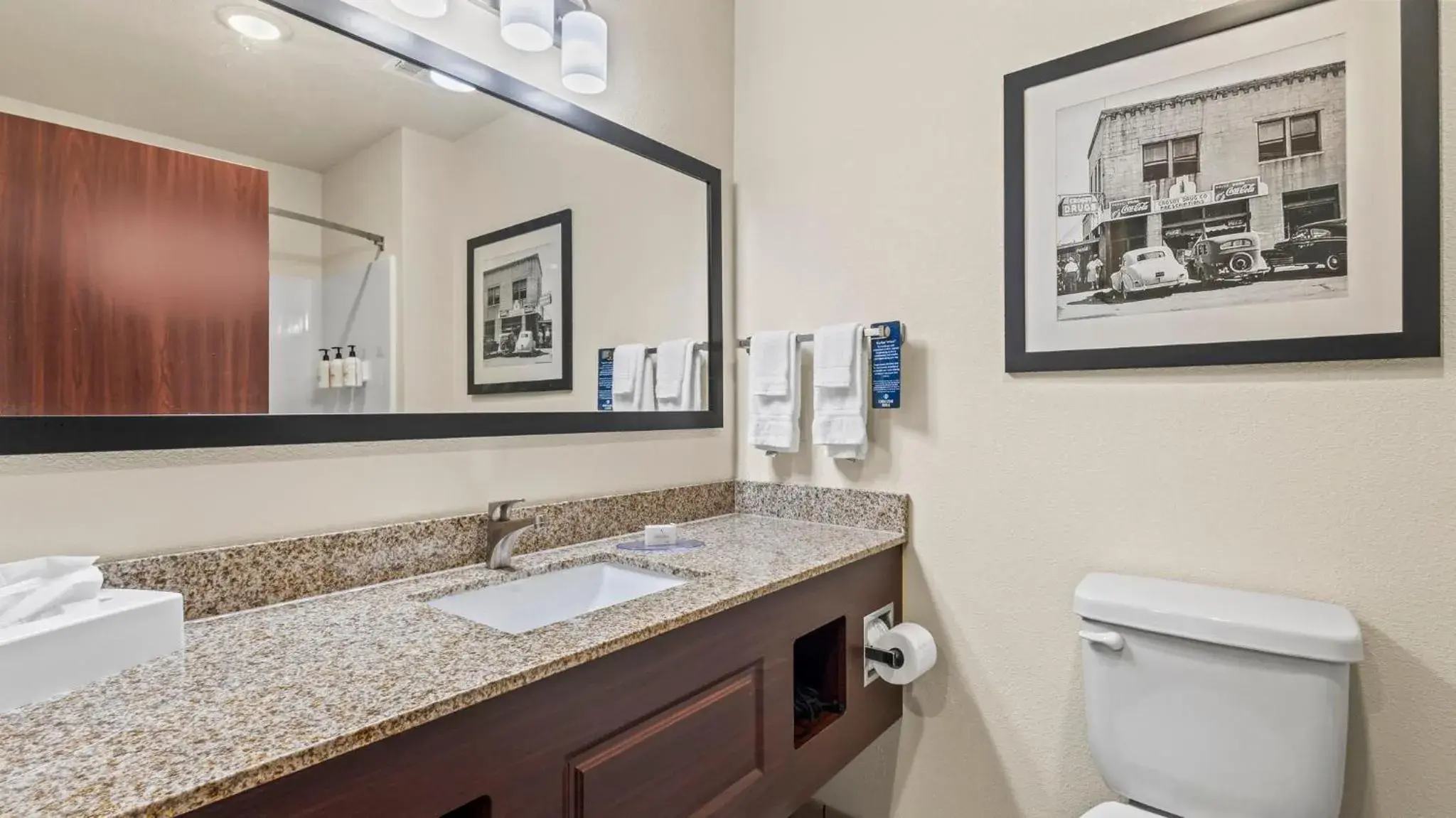 King Room - Disability Access in Cobblestone Hotel & Suites - Foley King Room - Disability Access in Cobblestone Hotel & Suites - Foley