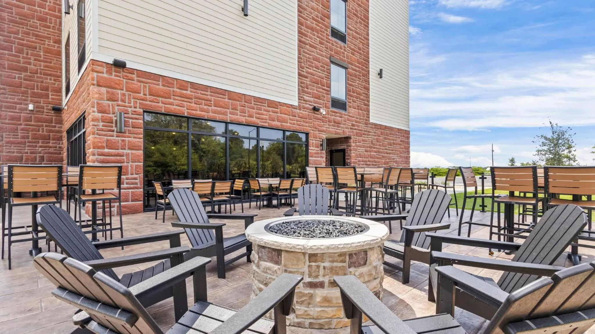 Patio in Cobblestone Hotel & Suites - Foley
