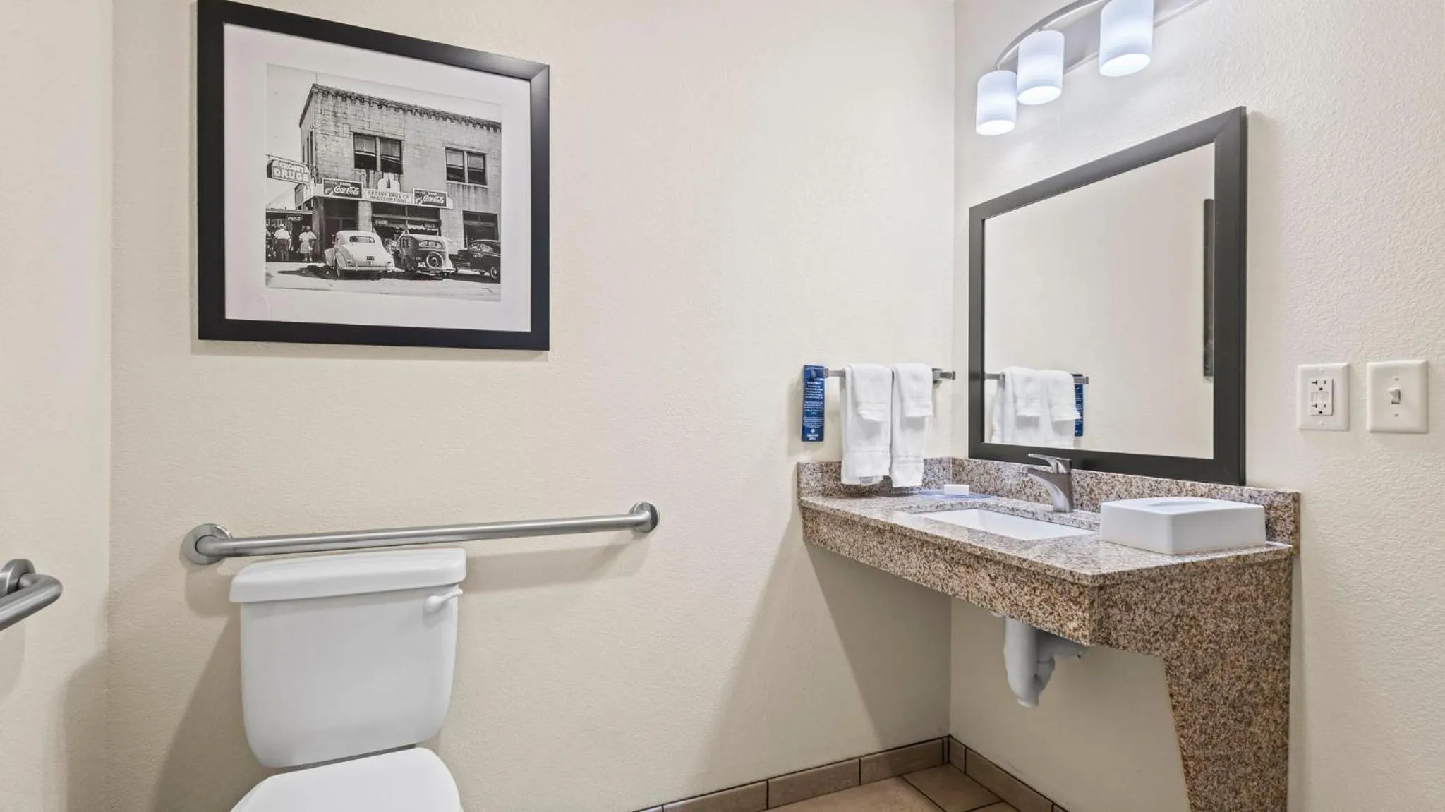 Bathroom in Cobblestone Hotel & Suites - Foley